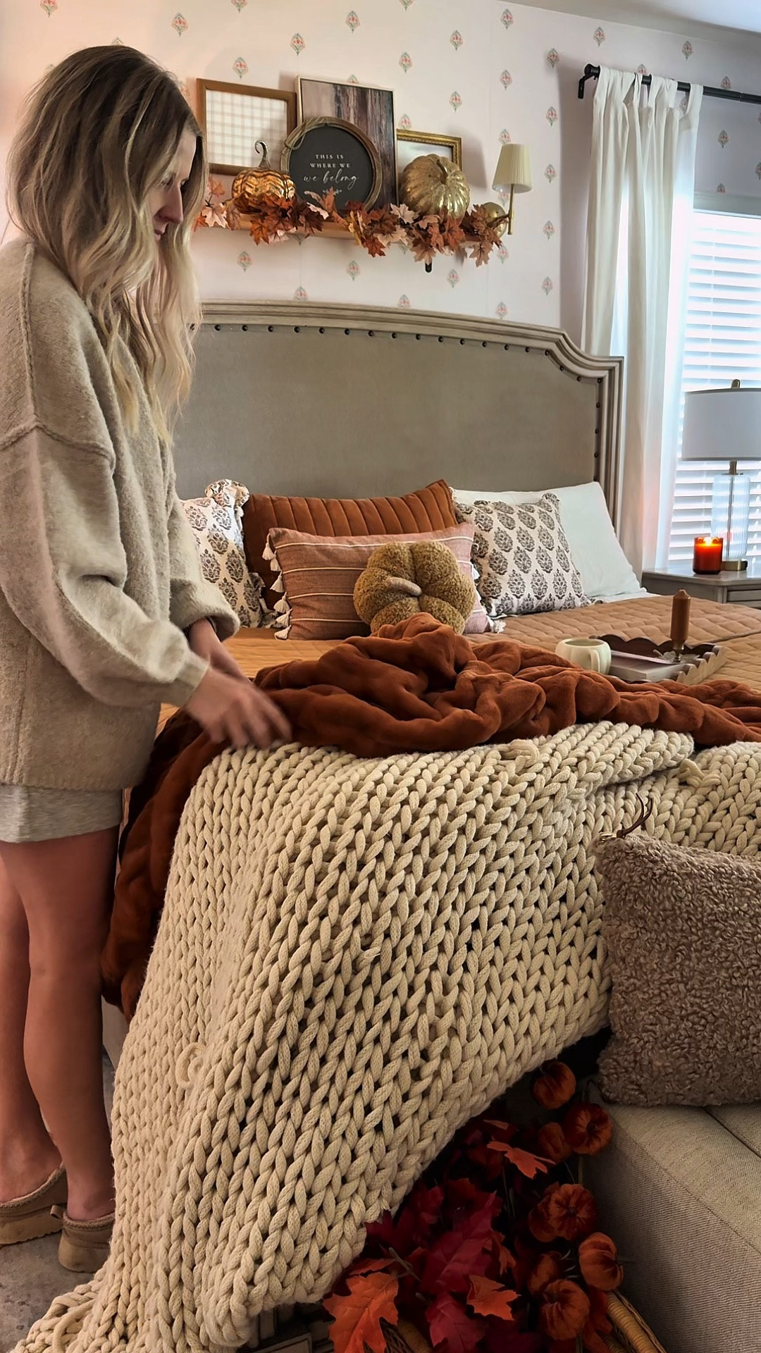 The most stunning and cozy blanket! Incredibly soft. High quality. No shed and machine washable. Great gift idea! 

Cozy home decor | Fall finds | Autumn aesthetic | blanket | bedding | faux fur throw blanket | Amazon Find | Luxury | Textiles 