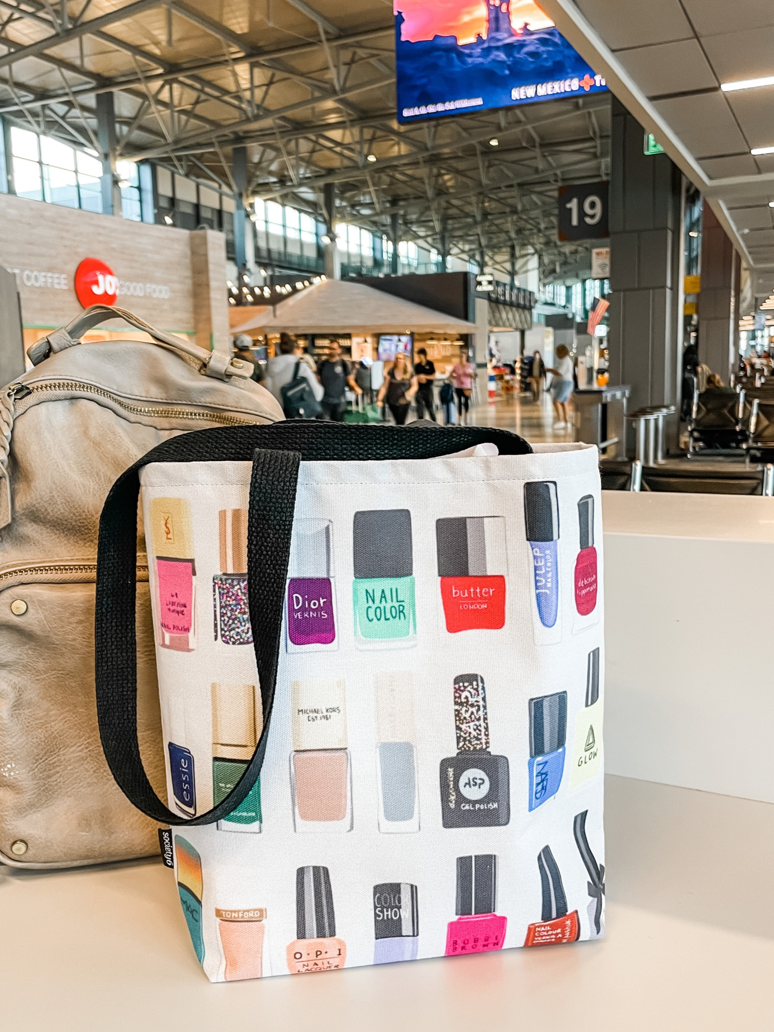 Super cute nail polish canvas travel bag! 