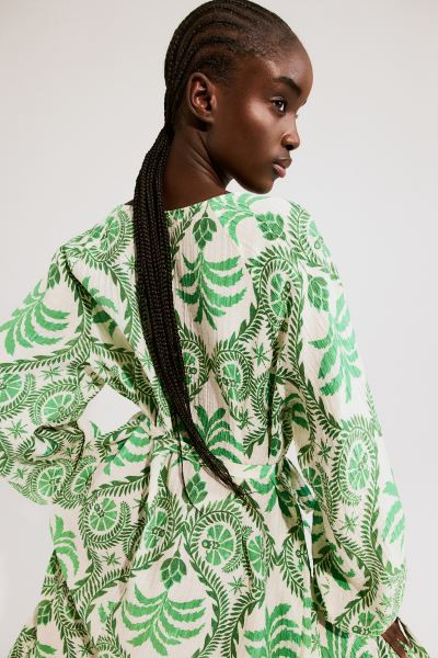 Tie-belt Crêpe Dress - V-neck - Long sleeve - Green/patterned - Ladies | H&M US | H&M (US + CA)