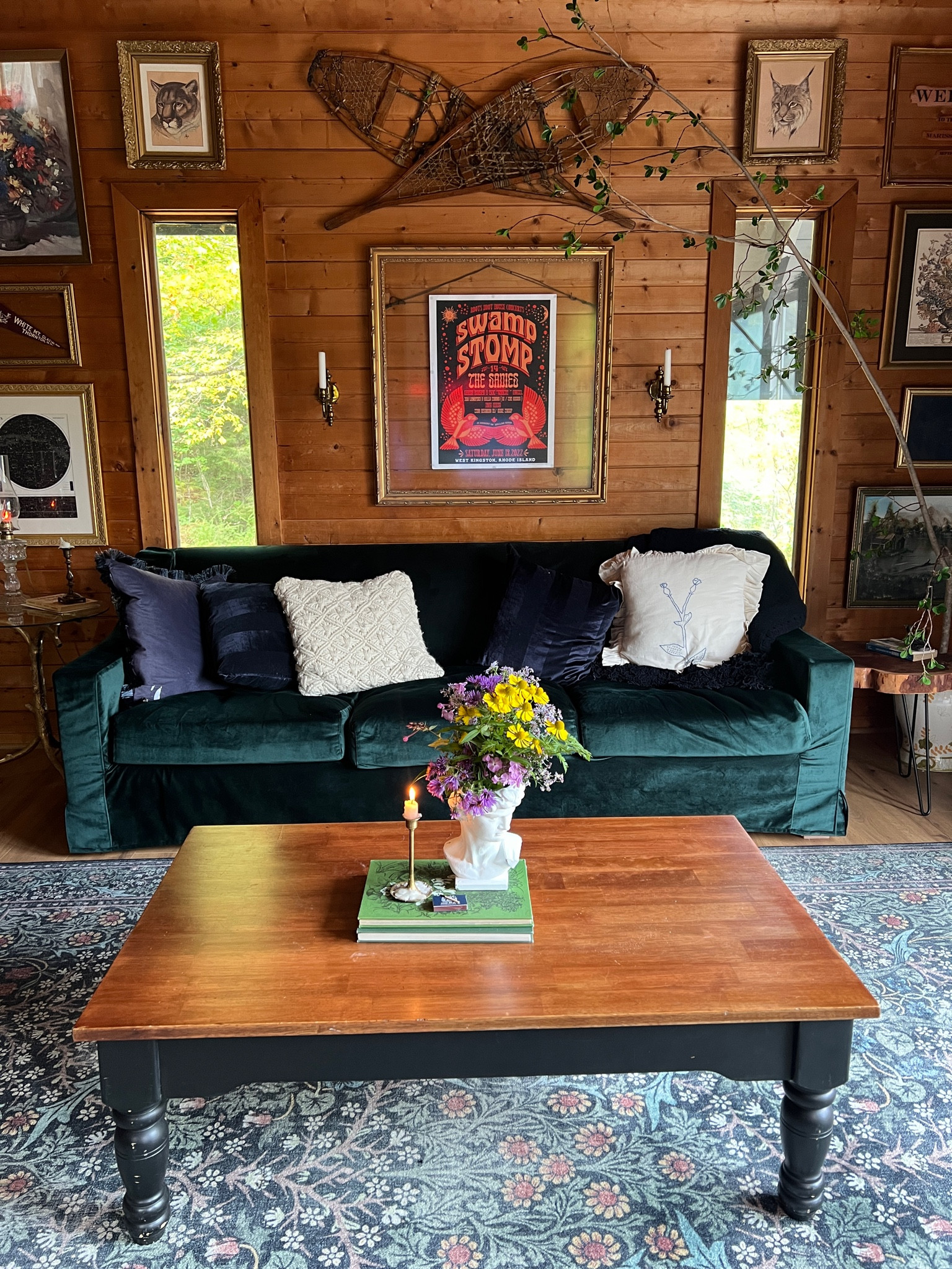 Cozy cabin living roomm

#LTKSeasonal #LTKHome