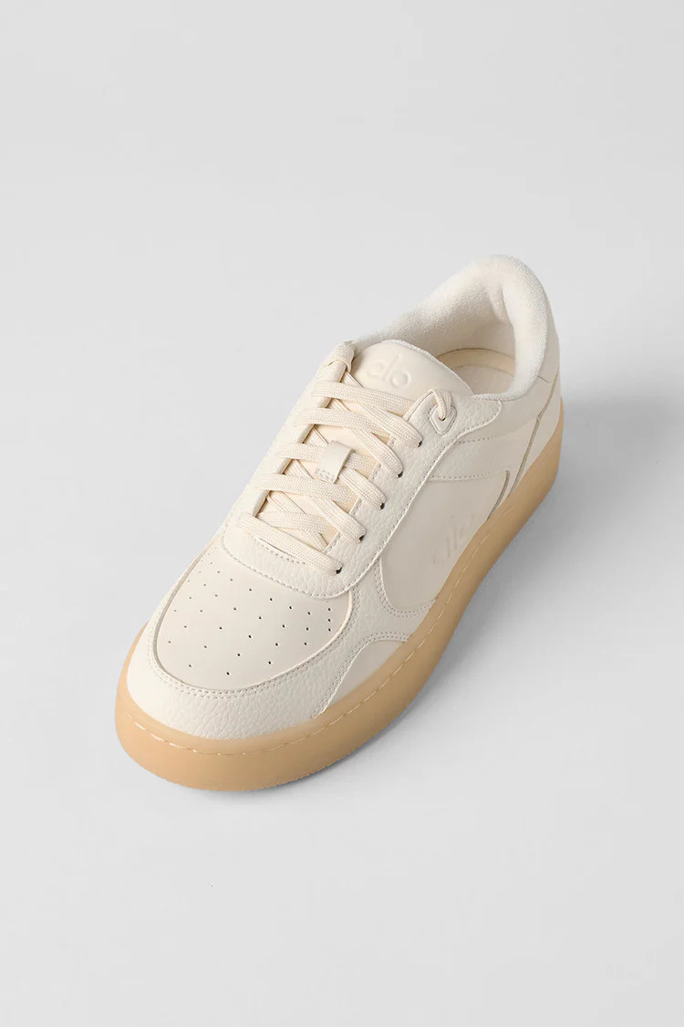 ALO Recovery Mode Sneaker - Clay | Alo Yoga (US)