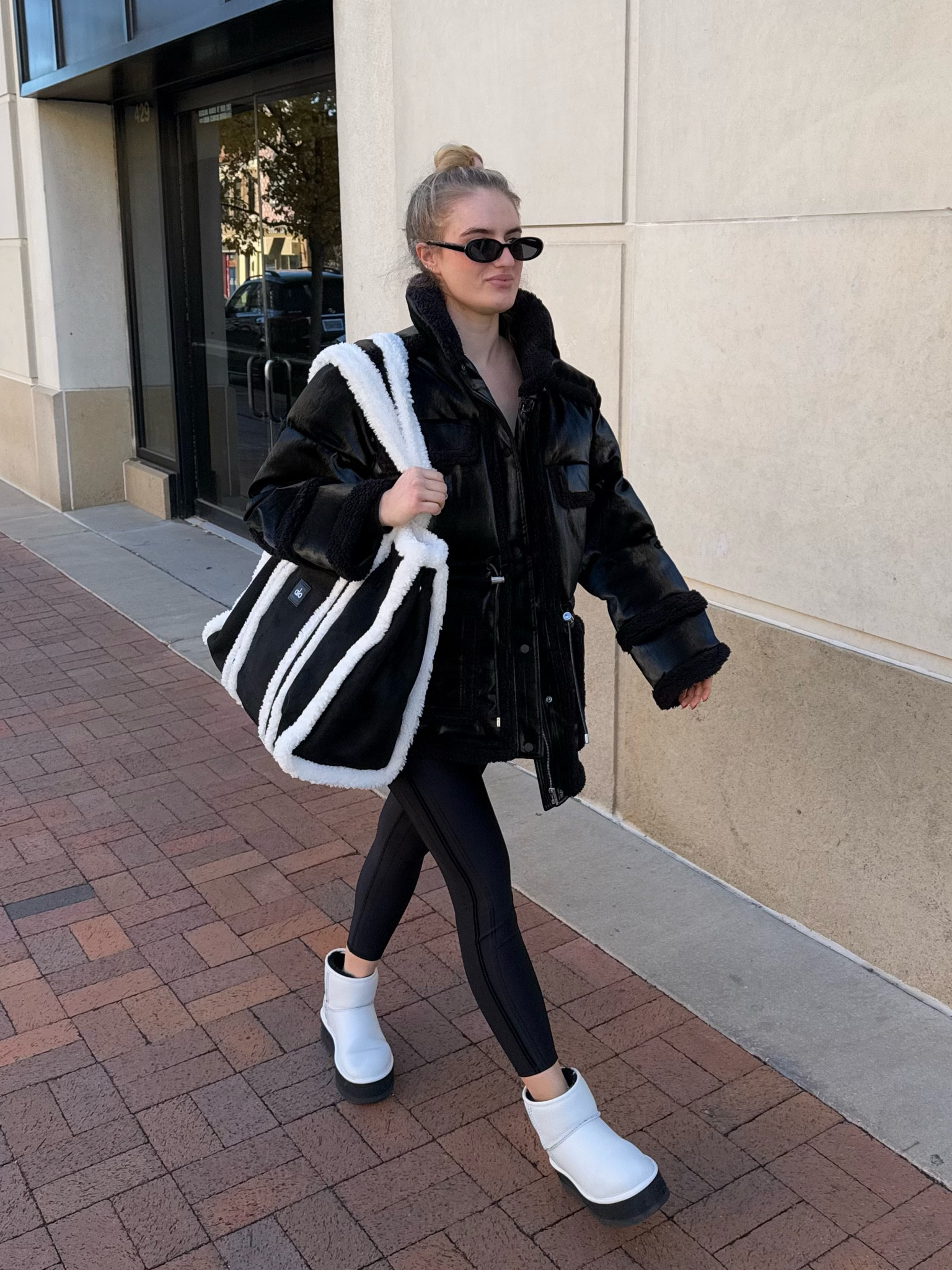 best tote & coat combo! 🖤

#LTKCyberWeek #LTKSeasonal #LTKGiftGuide