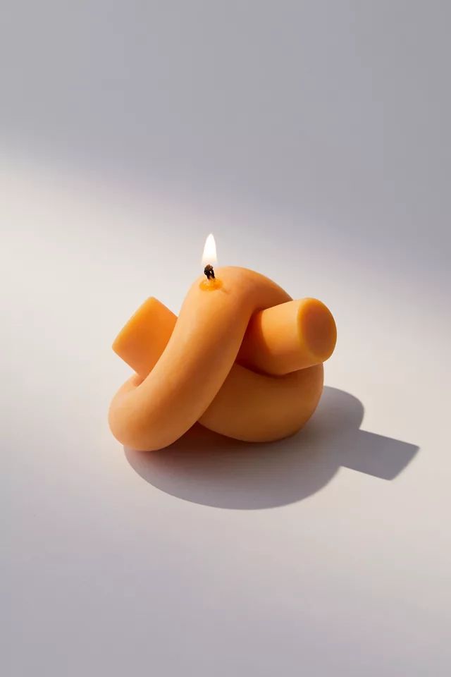 Yui Brooklyn Knot Shaped Candle | Urban Outfitters (US and RoW)