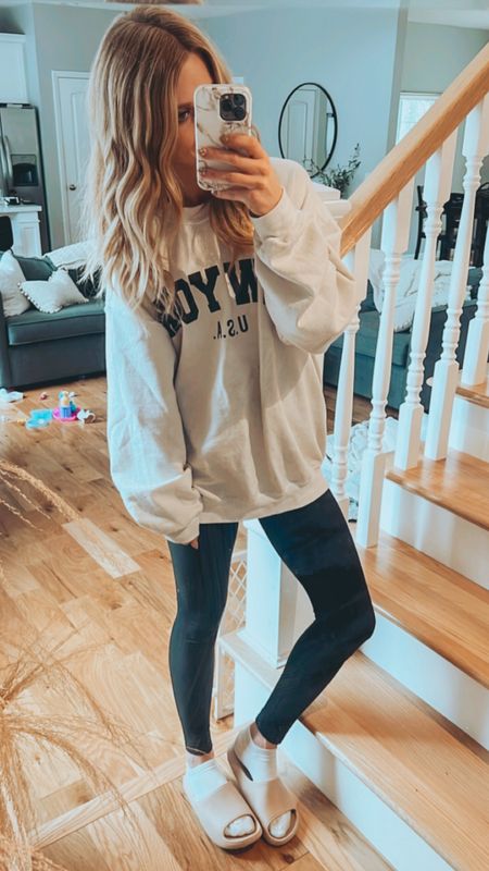 Comfy casual outfit. Travel outfit. Lounging outfit. Oversized Sweatshirt. 

#LTKunder100 #LTKtravel