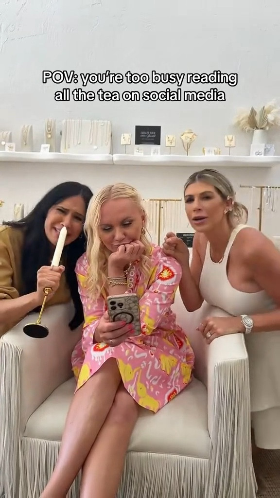 Golden hour in this mustard dress moment - obsessed with the color, the fit, and the way it moves! 💛







yellow dress, summer outfit, fall outfit, vacation style, feminine fashion

#LTKxVICI #LTKStyleTip #LTKWorkwear