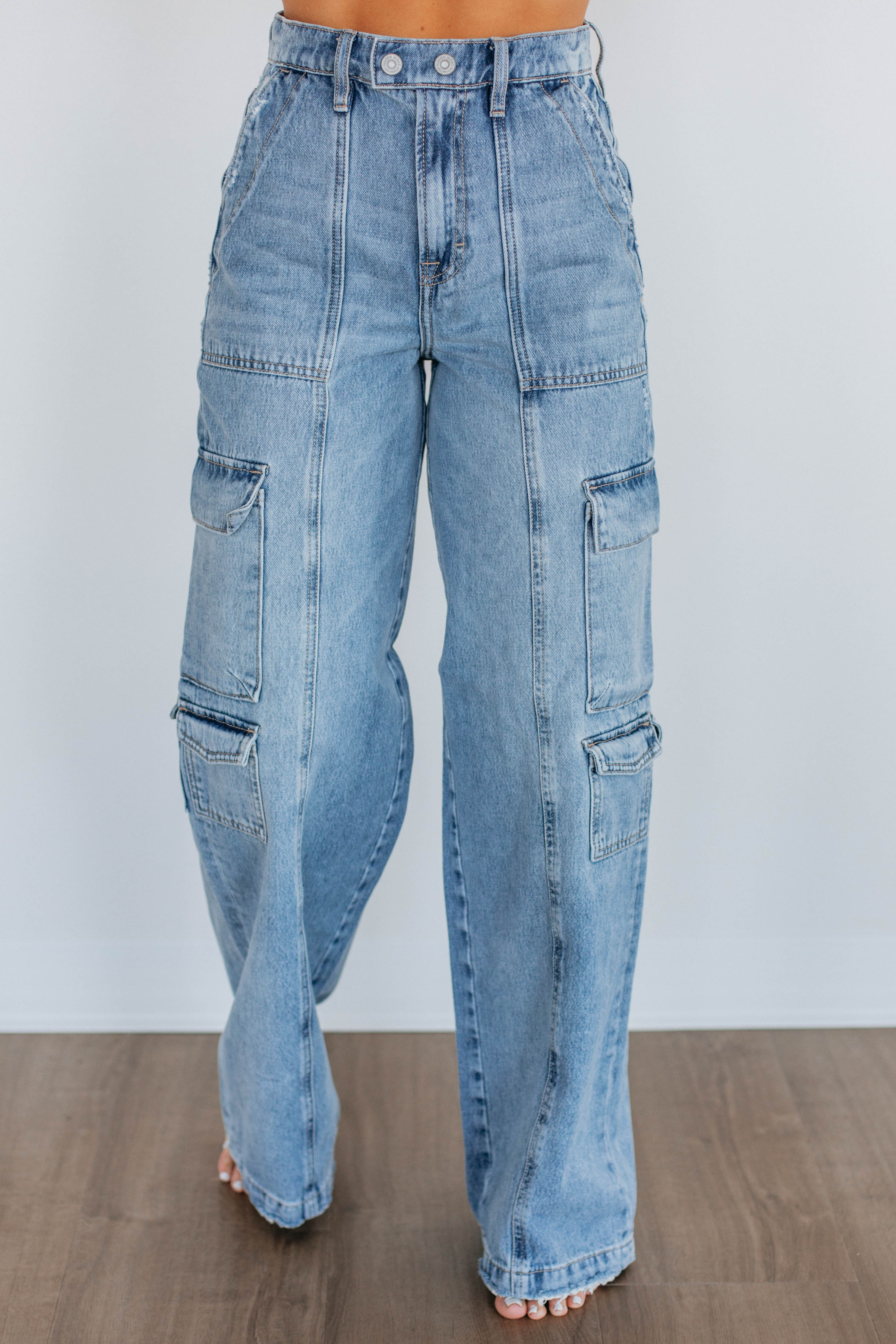 Nori Hidden Cargo Jeans - Medium Wash | Wild Oak Boutique