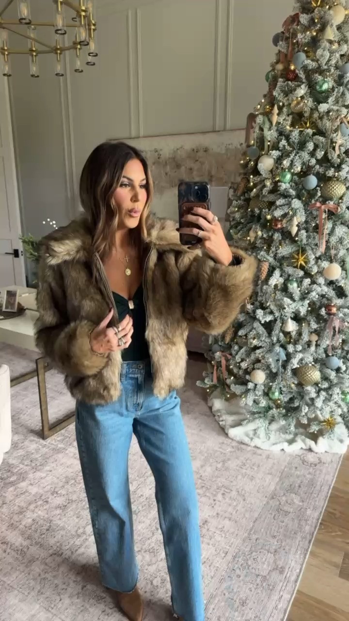 Abercrombie's Black Friday Sale Outfit 🫶🏼
@abercrombie #abercrombiepartner

25-50% Off Everything: Offer valid in stores and online from 11/24/2025-12/1/2025 in US/CA. Excludes clearance and gift cards. Online price reflects discount. Use code CYBERAF to get an additional 15% off everything in stores and online at checkout from 11/24/2025-12/1/2025 in US/CA. 

wearing a small in the tops and size 27 regular in jeans 🫶🏼 

 

#LTKootd #LTKCyberWeek #LTKSaleAlert