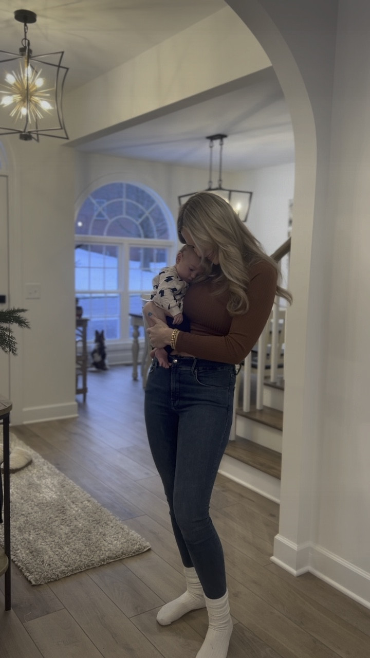 Love these turtle neck tops for an everyday look! 