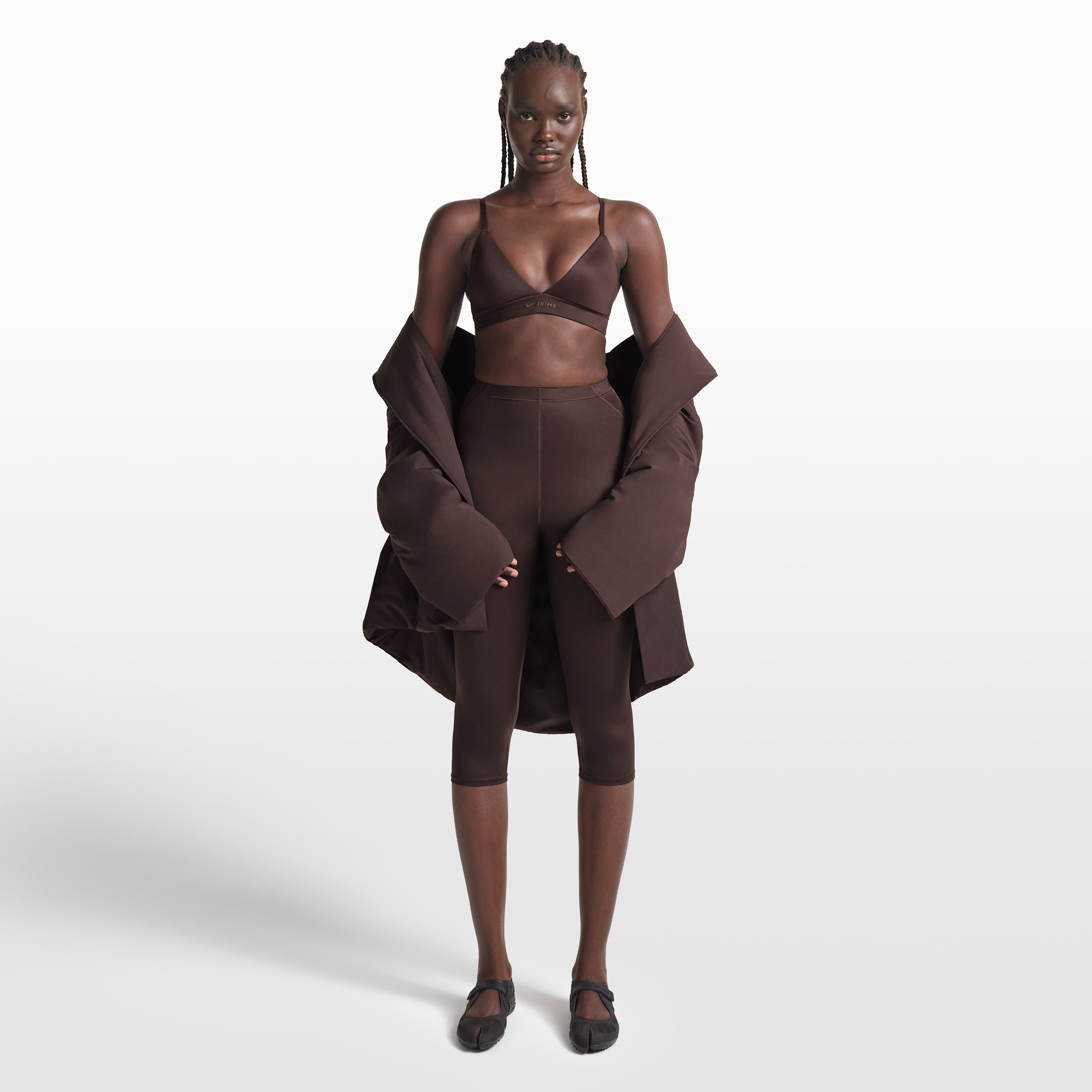 Nike Women's SKIMS Shine High-Waisted 17" Leggings with Drawcord in Brown | BOLEG7887W-PHO | Nike (US)