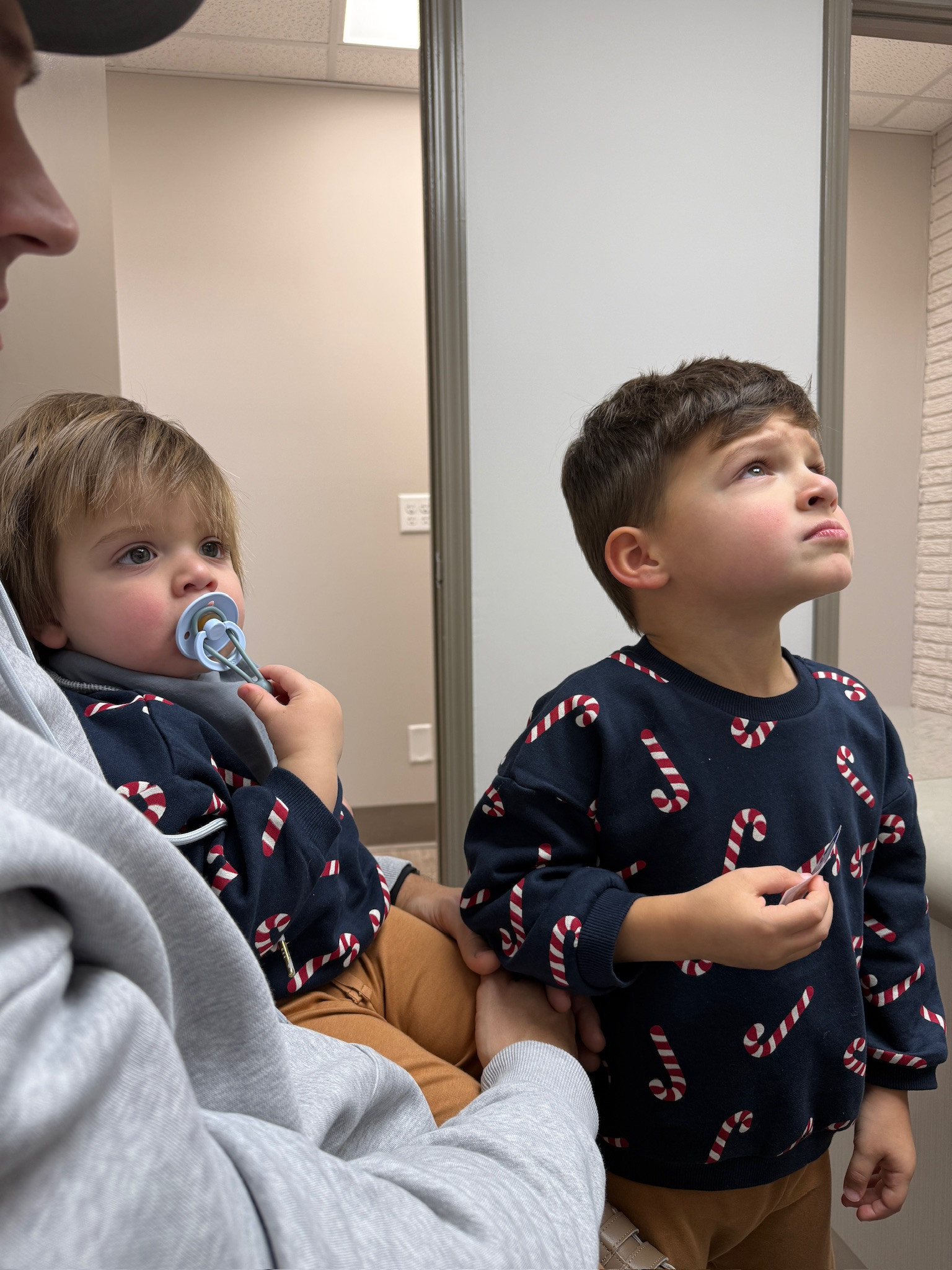 Matching sweatshirts for Christmas❤️

Candy cane sweaters, H&M, H&M kids, H&M kids finds, kids sweaters, kids crewnecks, baby finds, boy mom, Grace White

#LTKFindsUnder50 #LTKKids #LTKBaby