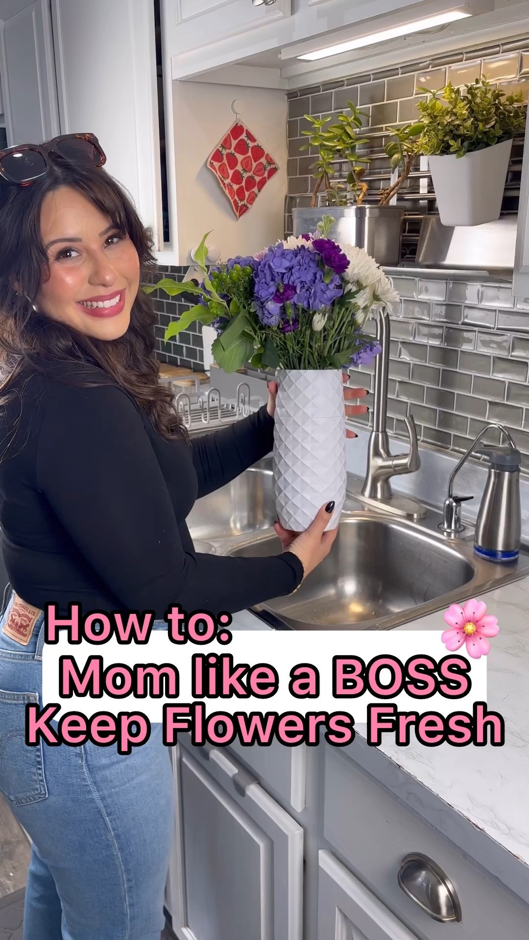 If you’re giving flowers… give the vase too 
This vase makes keeping flowers fresh SO simple — just unscrew the bottom to drain the water (no spills, no wrestling the bouquet).

Cut stems at an angle, refresh the water, and your flowers last way longer 🌿
Such a thoughtful + practical gift idea for moms, hosts, or literally yourself.


#LTKselfcare #LTKGiftGuide #LTKmomlife