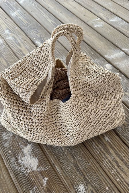 Straw tote bag beach bag back in stock 

#LTKfindsunder100 #LTKfindsunder50 #LTKitbag