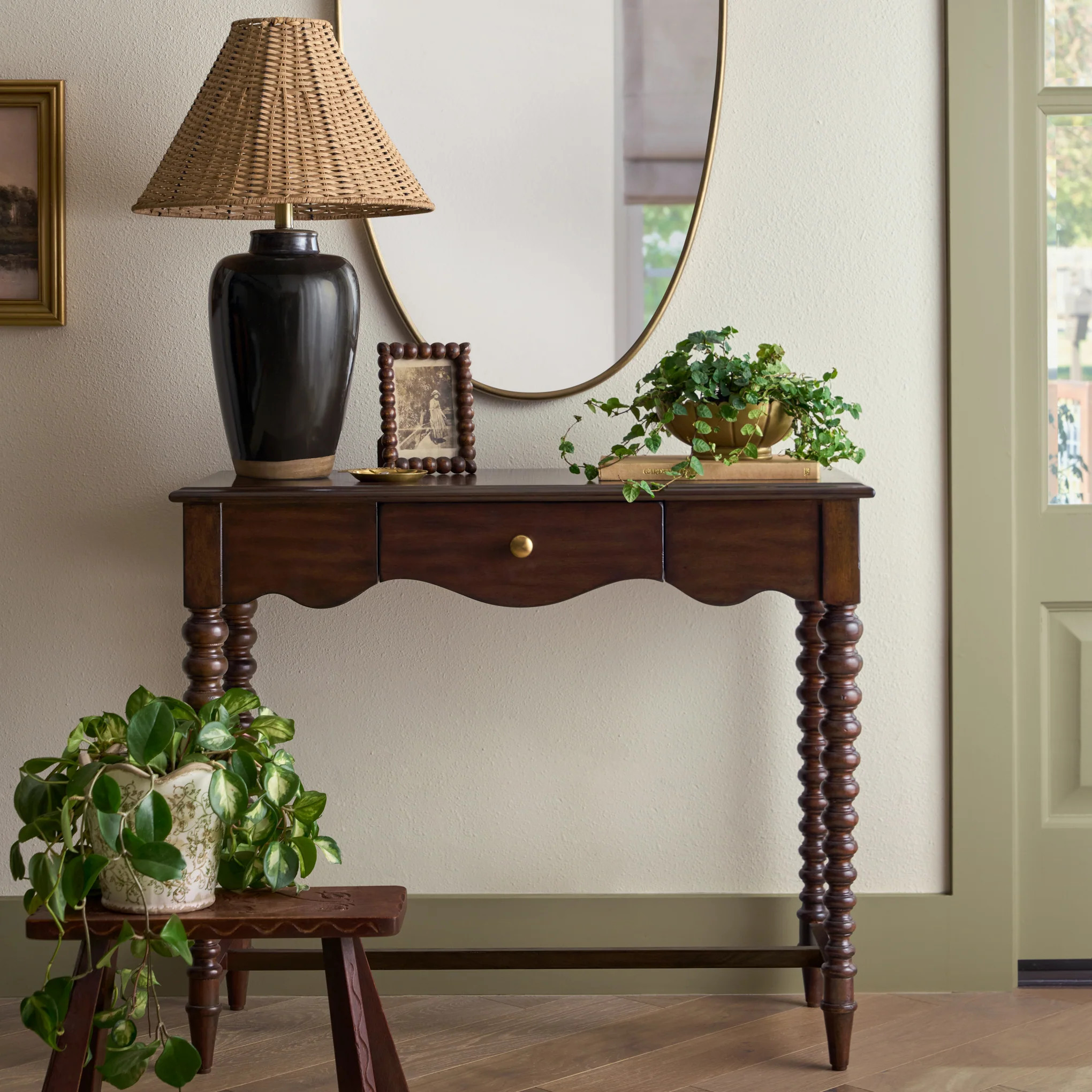 Amaryllis Console Table | Magnolia