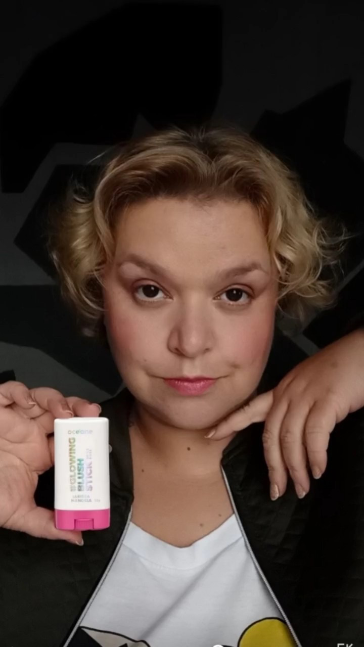 O blush em bastão da linha Larissa Manoela com a Oceane é maravilhoso para o dia a dia. Ele tem textura cremosa, fica com Gkow natural depois de esfumado e está disponível nas cores rosa e laranja.

#LTKbeauty #LTKbrasil