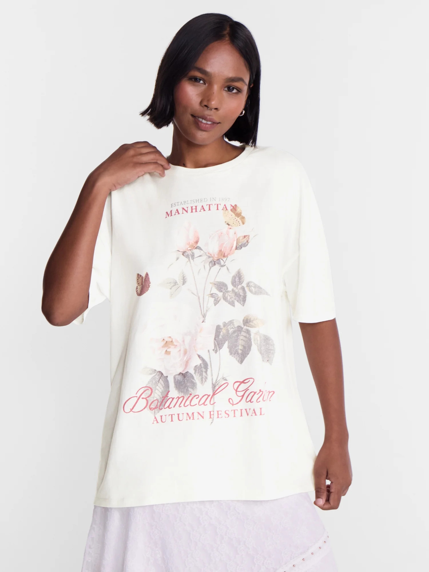 No Boundaries Washed Graphic Boyfriend Tee, Women's XXS-XXL | Walmart (US)