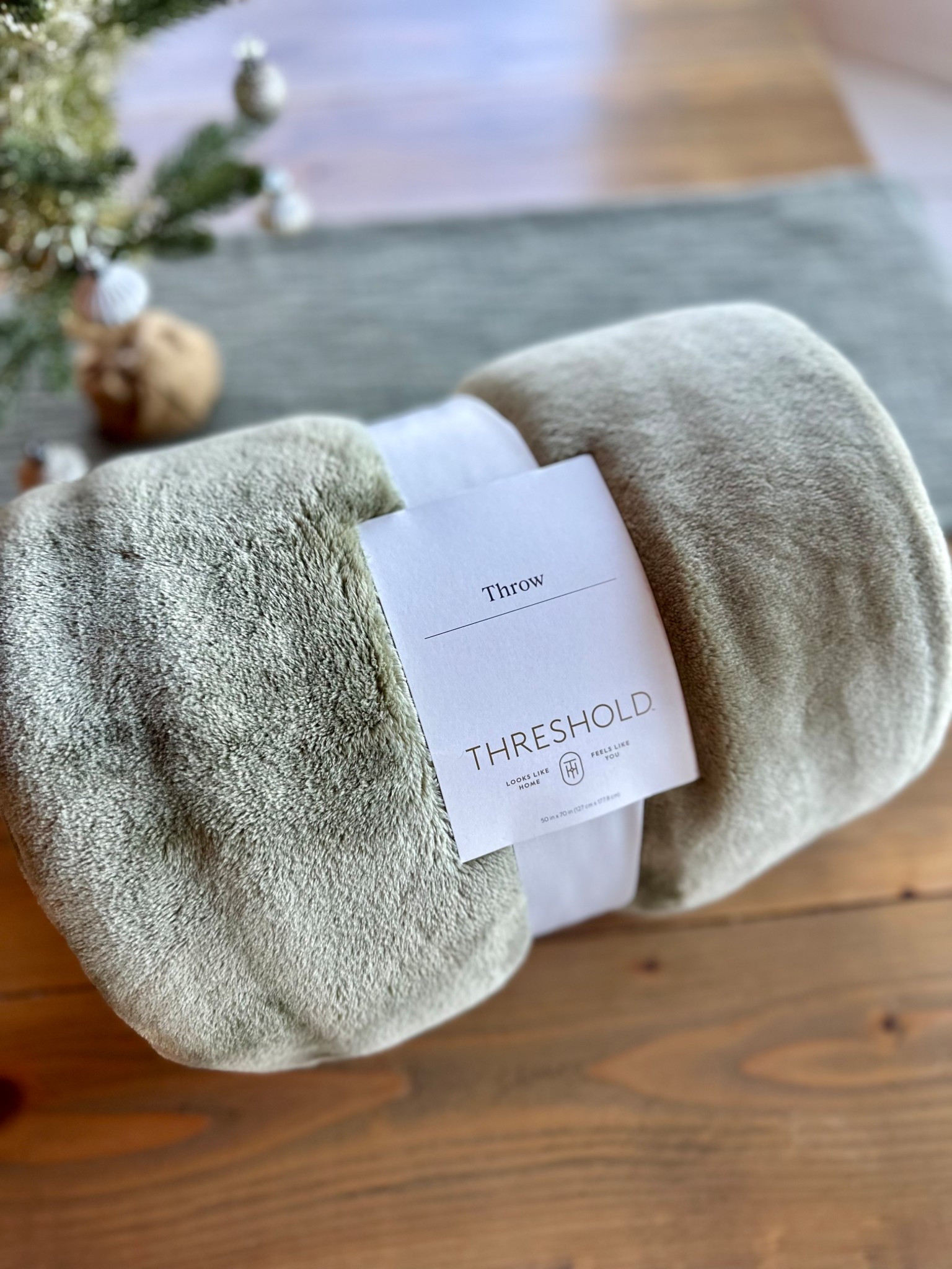 This throw blanket is So soft and comes in a few different colors! 🤩
#blanket #throw #throwblanket #plush #target #soft #cozy #cozyseason 

#LTKHome #LTKFamily #LTKFindsUnder50