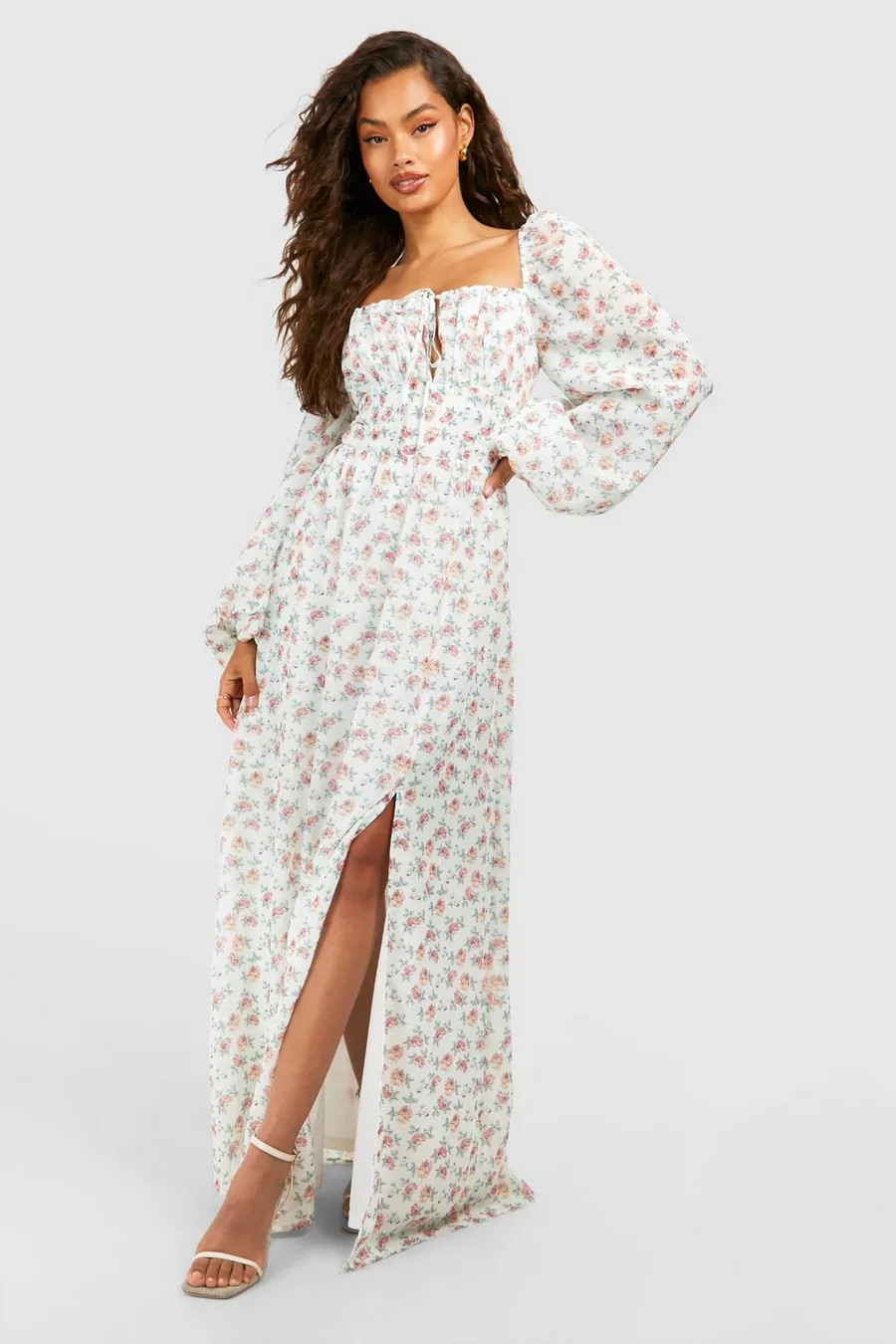 Robe champêtre longue en mousseline de soie à imprimé rose | Boohoo.com (FR)