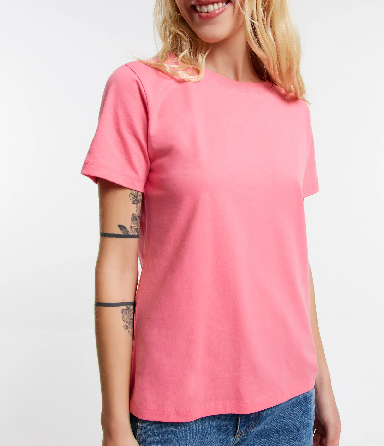 Camiseta em Algodão Peruano com Gola Redonda e Manga Curta Branco - Lojas Renner | Renner (BR)