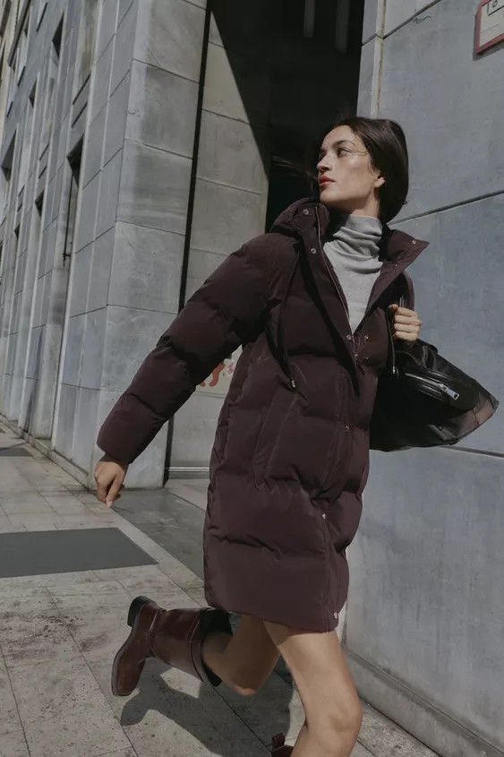 HALBLANGER, GUMMIERTER, WINDDICHTER ANORAK | Zara DE