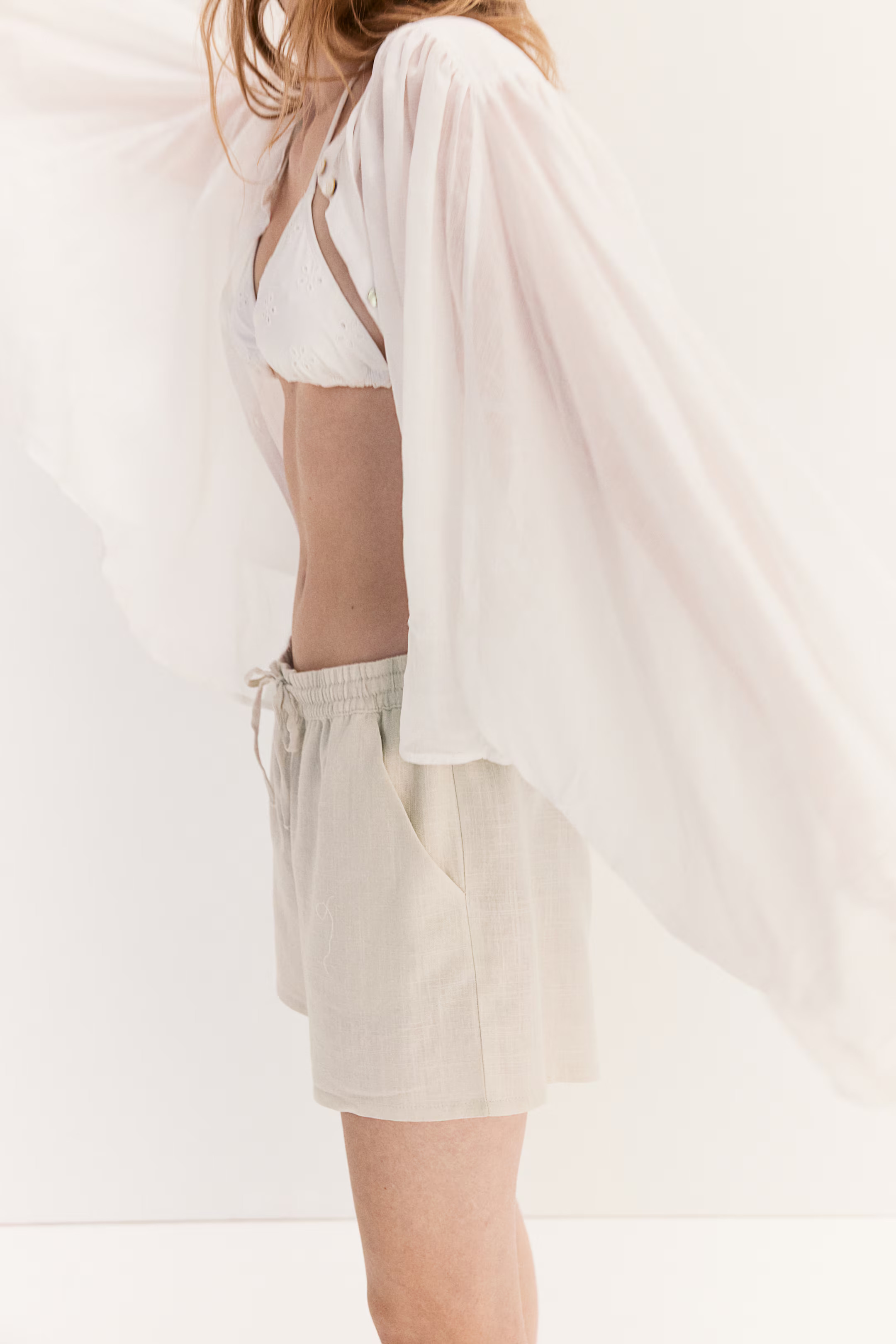 Linen-blend Pull-on Shorts - Regular waist - Short - Light beige - Ladies | H&M US | H&M (US + CA)