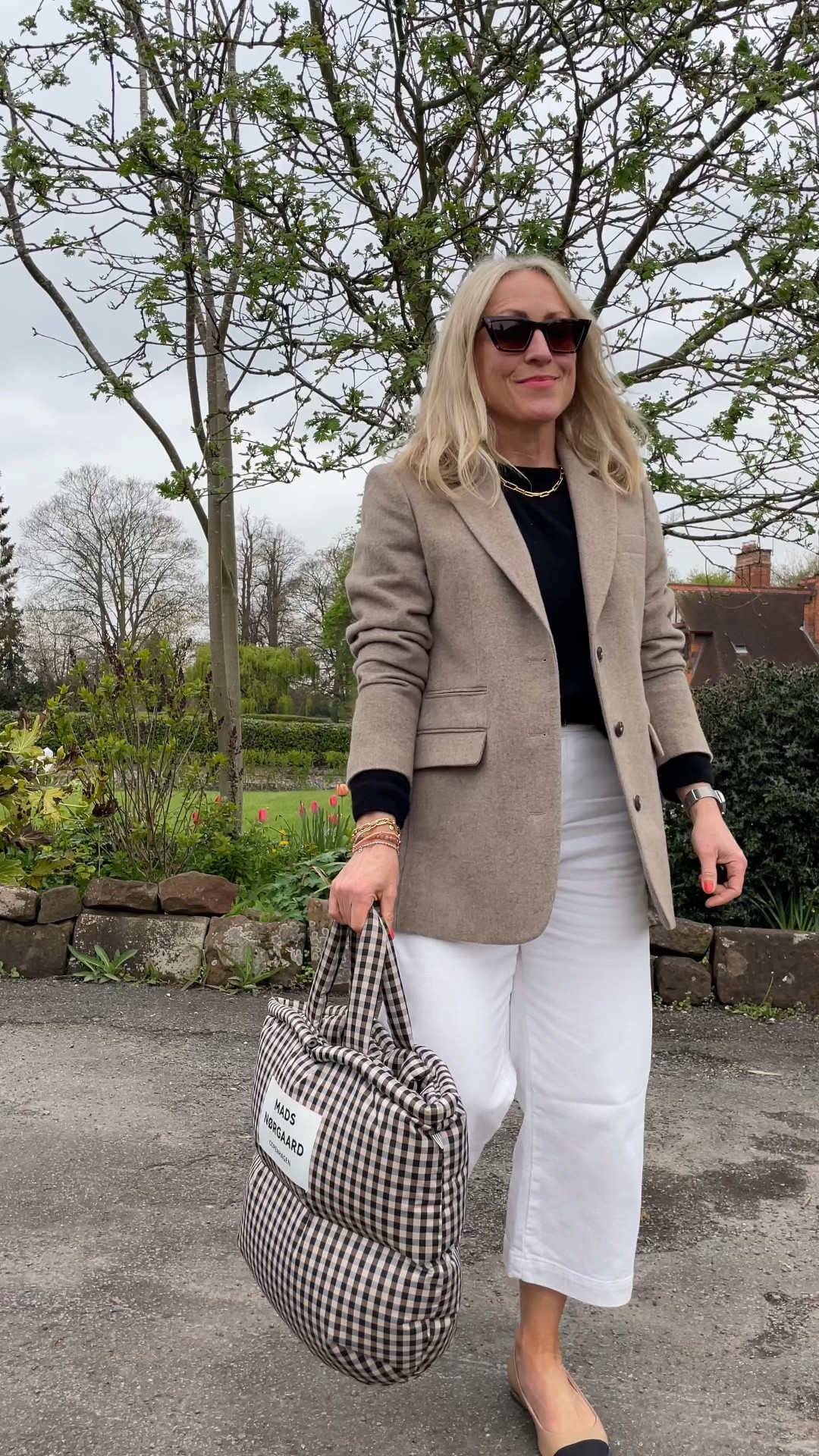 LMD. 
Applying the light medium dark outfit rule. 

#LTKSeasonal #LTKstyletip