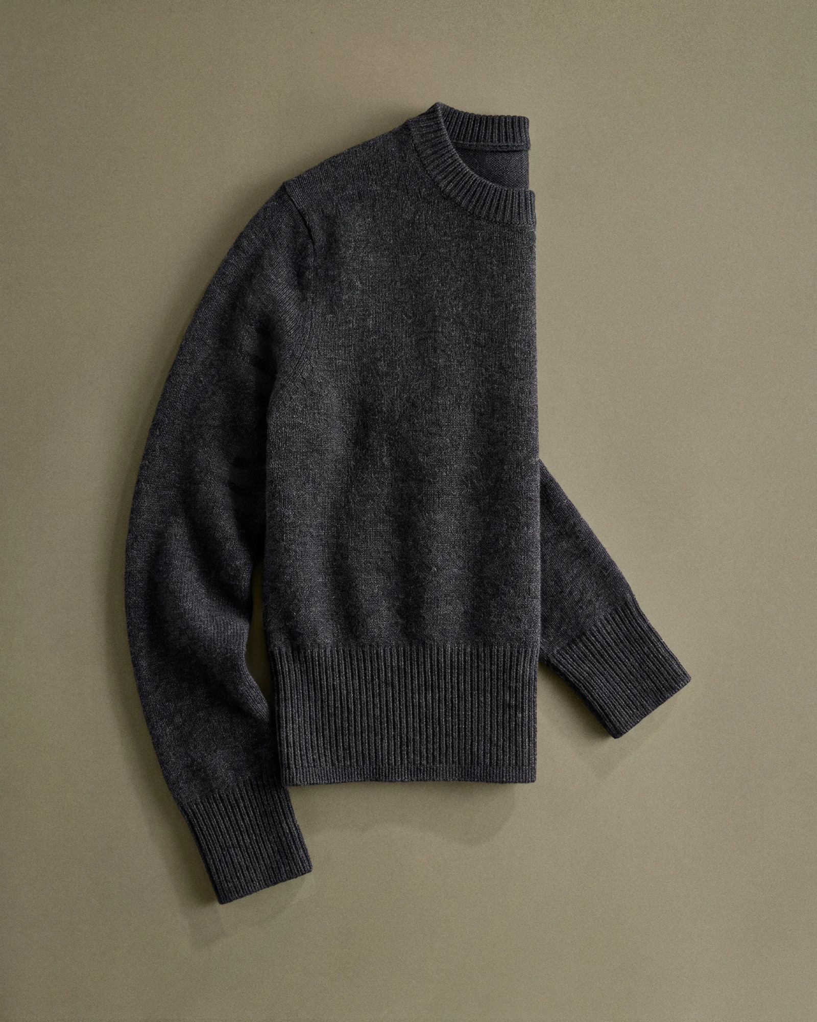 Quince | Women's Mongolian Cashmere Shrunken Crewneck Sweater in Black, Size Medium | Quince