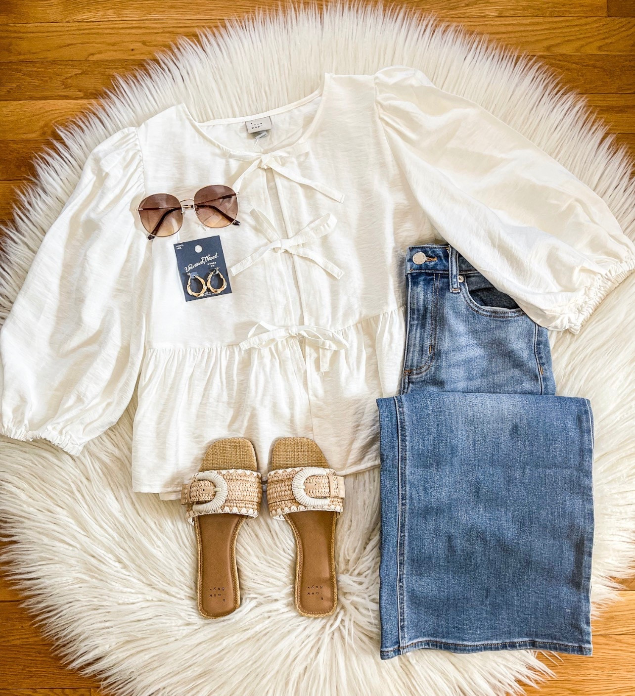 Happy Friday!! Here’s a fun spring look for you with this gorgeous blouse! 

#LTKootd