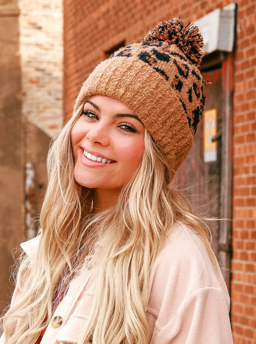 OAKLEY POM POM BEANIE IN BROWN | raëliv