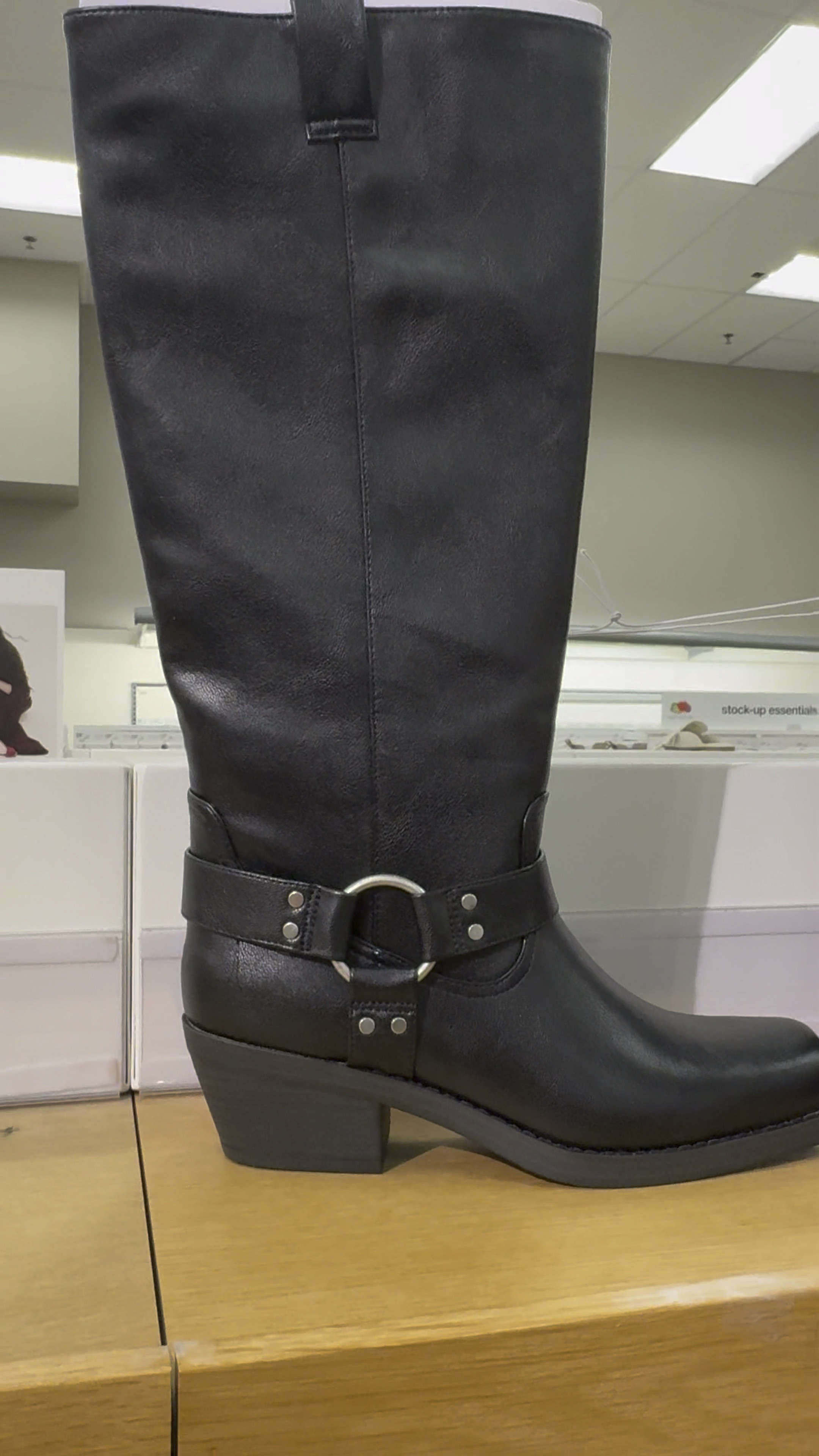 Boots season 

#LTKVideo #LTKStyleTip #LTKFallSale