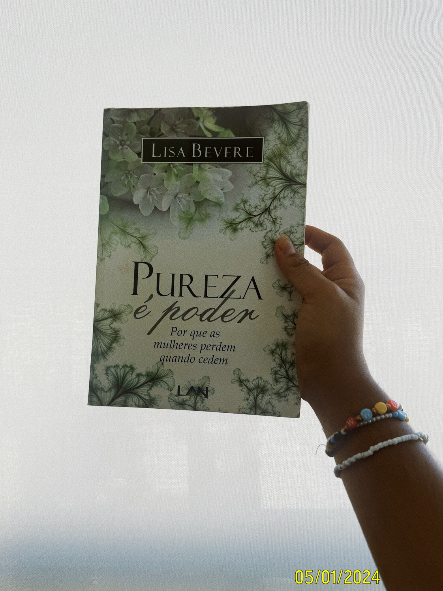 Esse livro fala muito da pureza feminina e discute alguns porquês relacionados a meneia que nos vestimos, comportamento feminino e sexualidade. 

#LTKbrasil