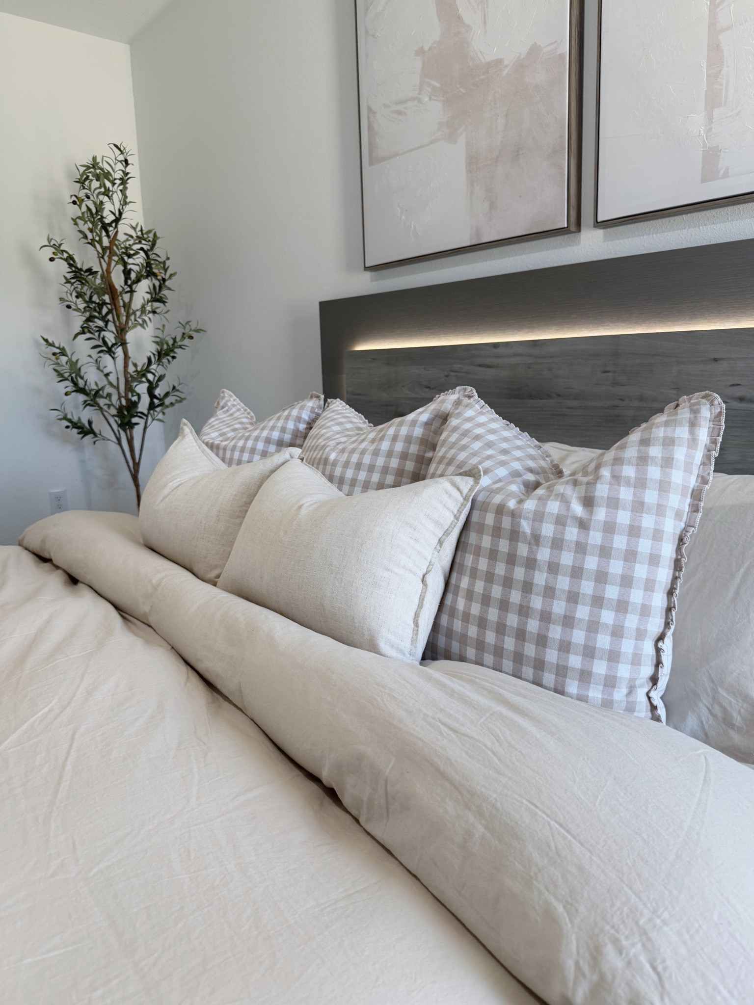 New spring pillow collection at Walmart🍃💐✨

#walmartfind #walmart #springdecor #pillows #homedecor #neutralhome

#LTKHome #LTKU #LTKSaleAlert