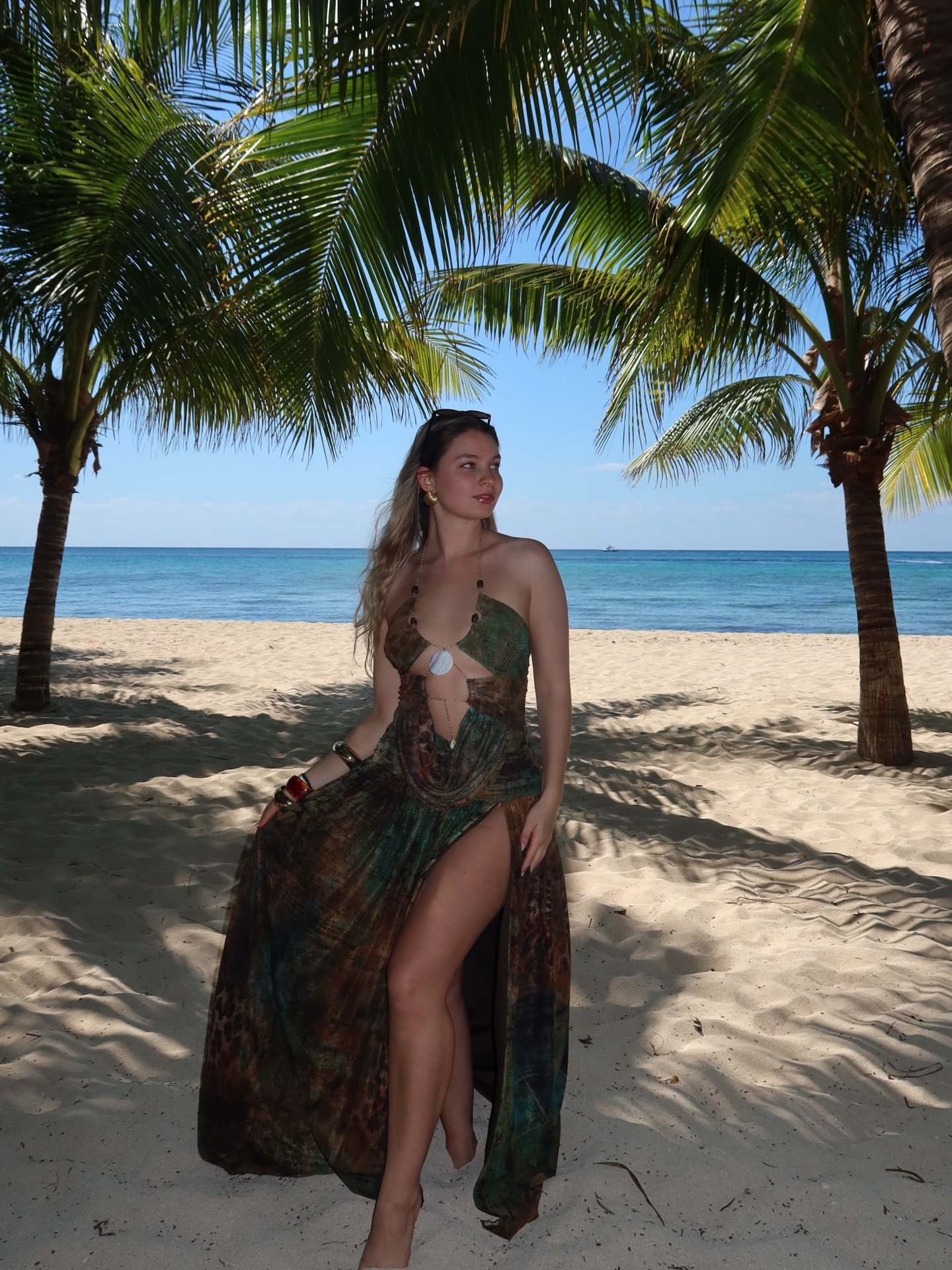 Had to actually drop the pics 😏🐬🌴 

#cozumelmexico #outcast #resortwear #dress