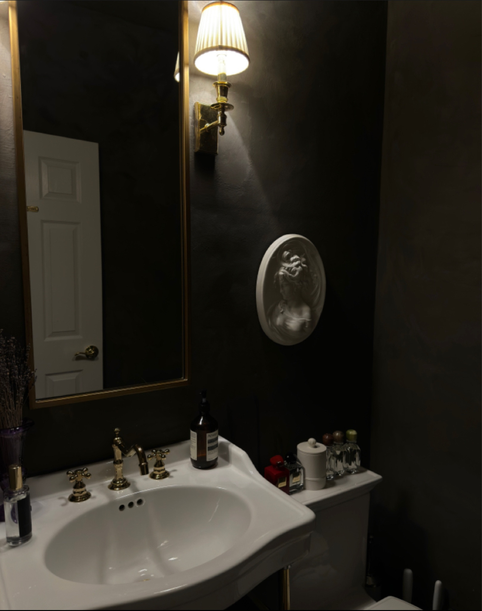 Powder room 🚽🪷 #interiors #limewash #powderroom #bathroom 