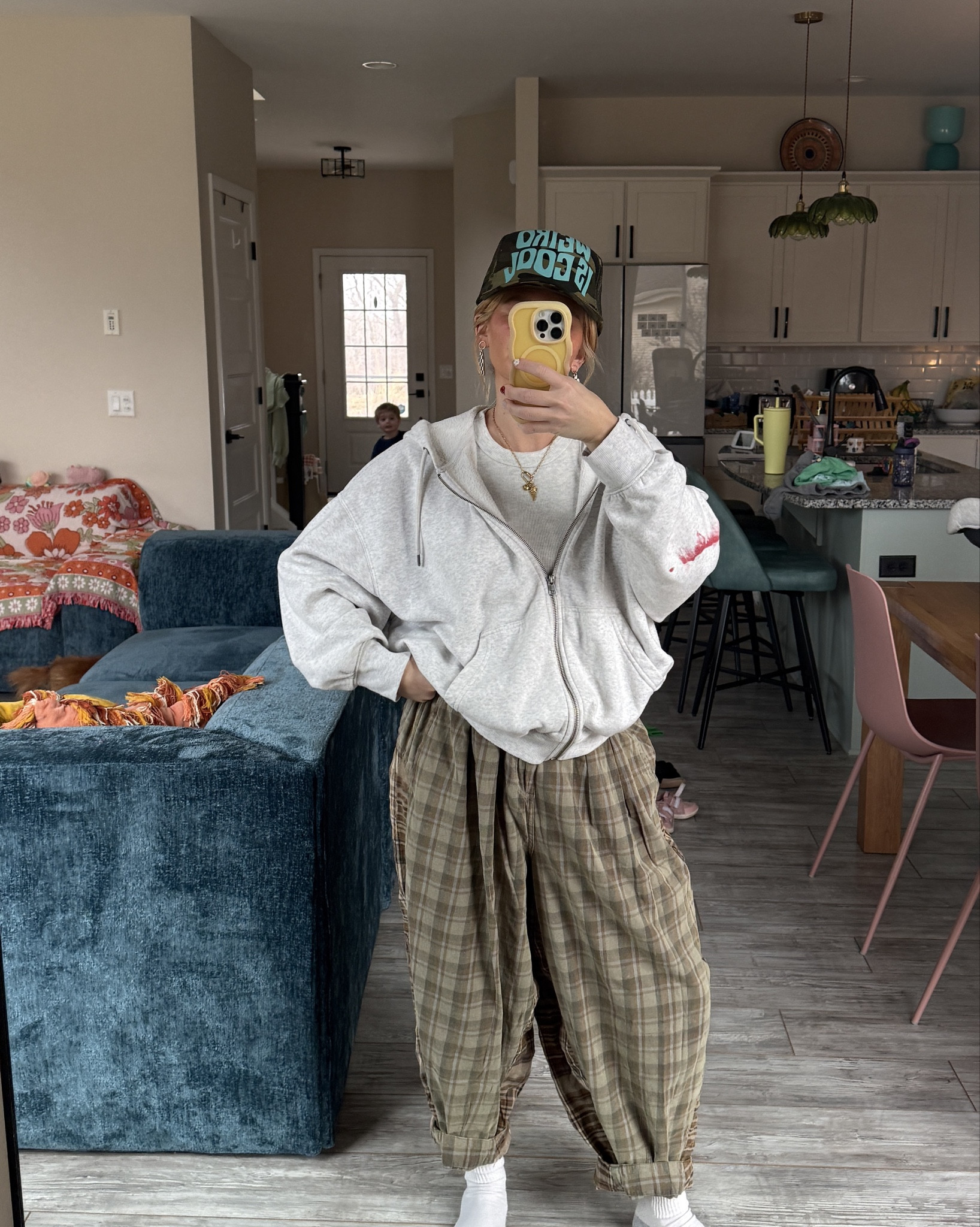 hat is dressed in lala // my exact pants are sold out but I linked similiar from the same company 