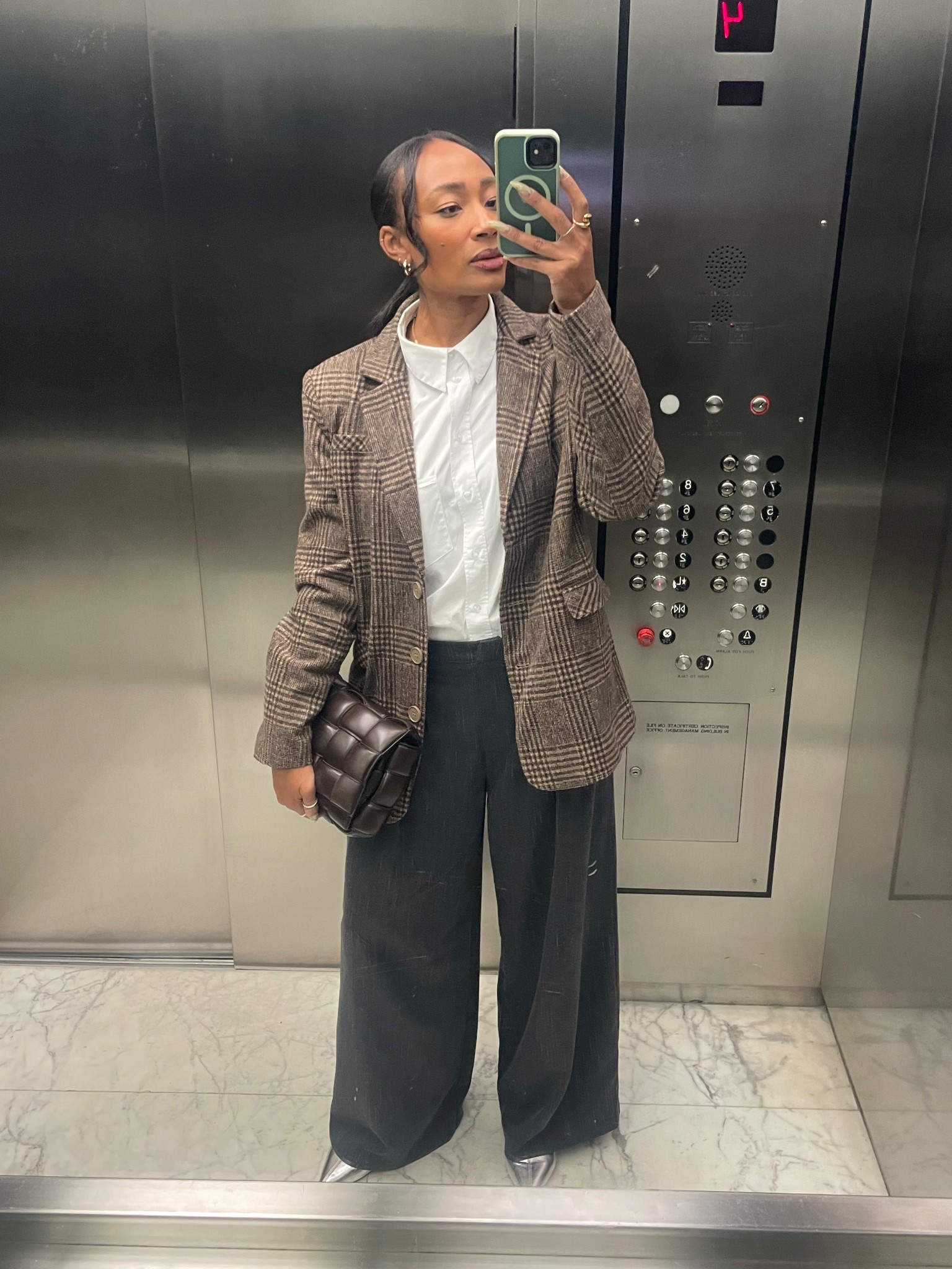  Clearing through the drafts! Summer interview look. Can you guess what major fashion brand I was at? 😏

Top: H&M
Pants: Boohoo
Shoes: Abound
Bag: Bottega Veneta

#LTKFindsUnder100 #LTKootd #LTKWorkwear