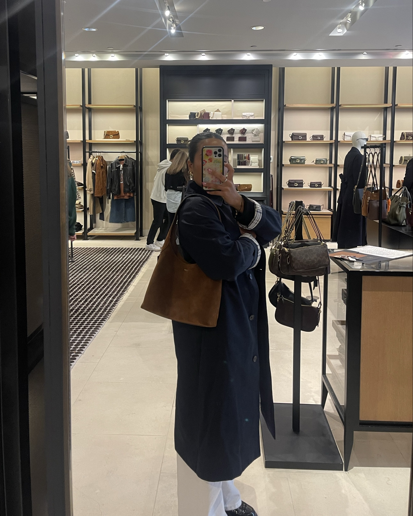 Coach’s fall bags are a dreammmm 🤩 

#coach #coachbags #suedebags #fallbags #coachfallbags #shoulderbags #brownbags 

#LTKworkwear #LTKwinter #LTKcanada