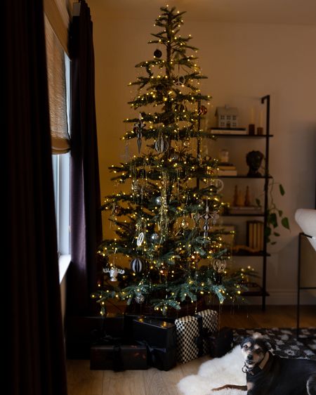 Oh, Christmas tree 🎄I think this may be my favorite ❤️ #tinsel #tinseltree #christmastree #moderntree #modernchristmastree #modernchristmas 

#LTKHoliday #LTKhome #LTKstyletip