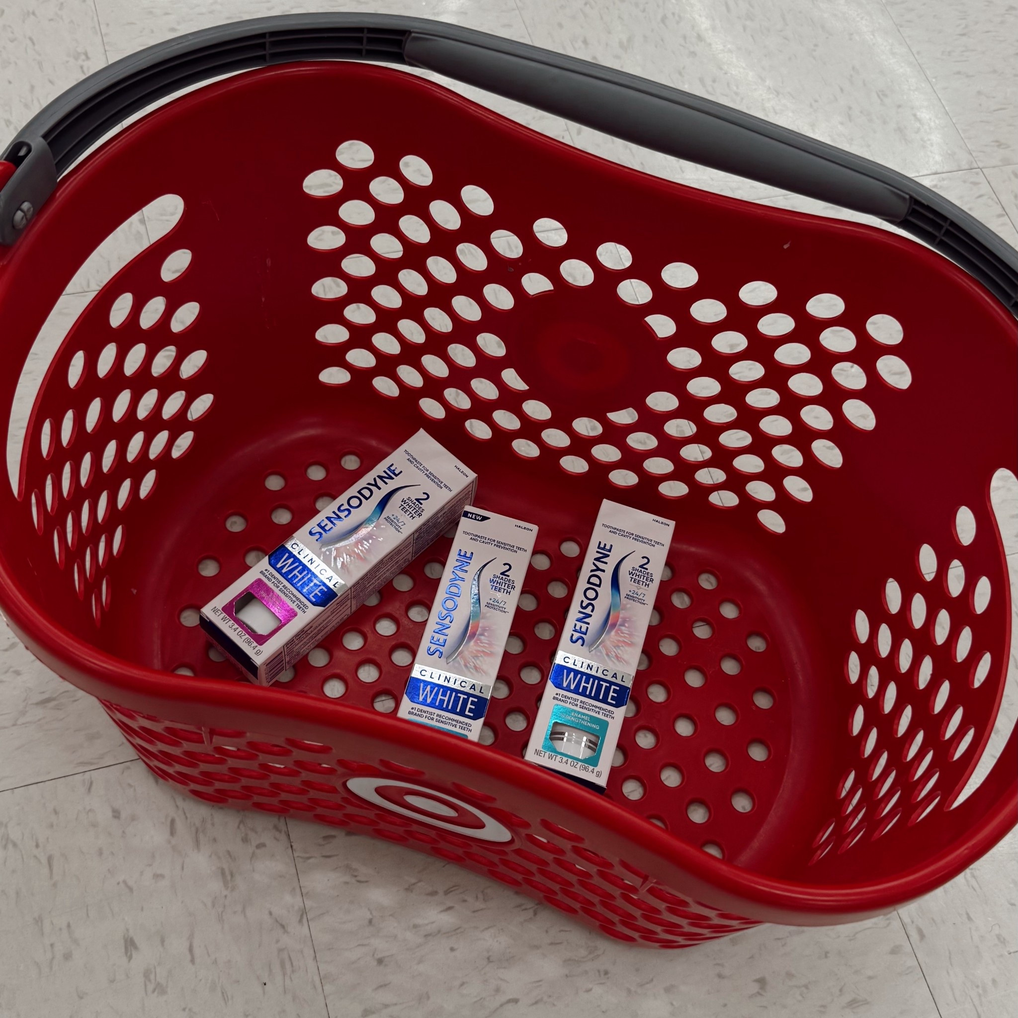 #ad Fun fact: you can grab your new favorite toothpaste - Sensodyne Clinical White - at Target! 
@Target @sensodyneus @shop.ltk
#ad #teethwhitening #SensodyneClinicalWhite #NoWinceWhitening #TargetPartner #Target #liketkit
