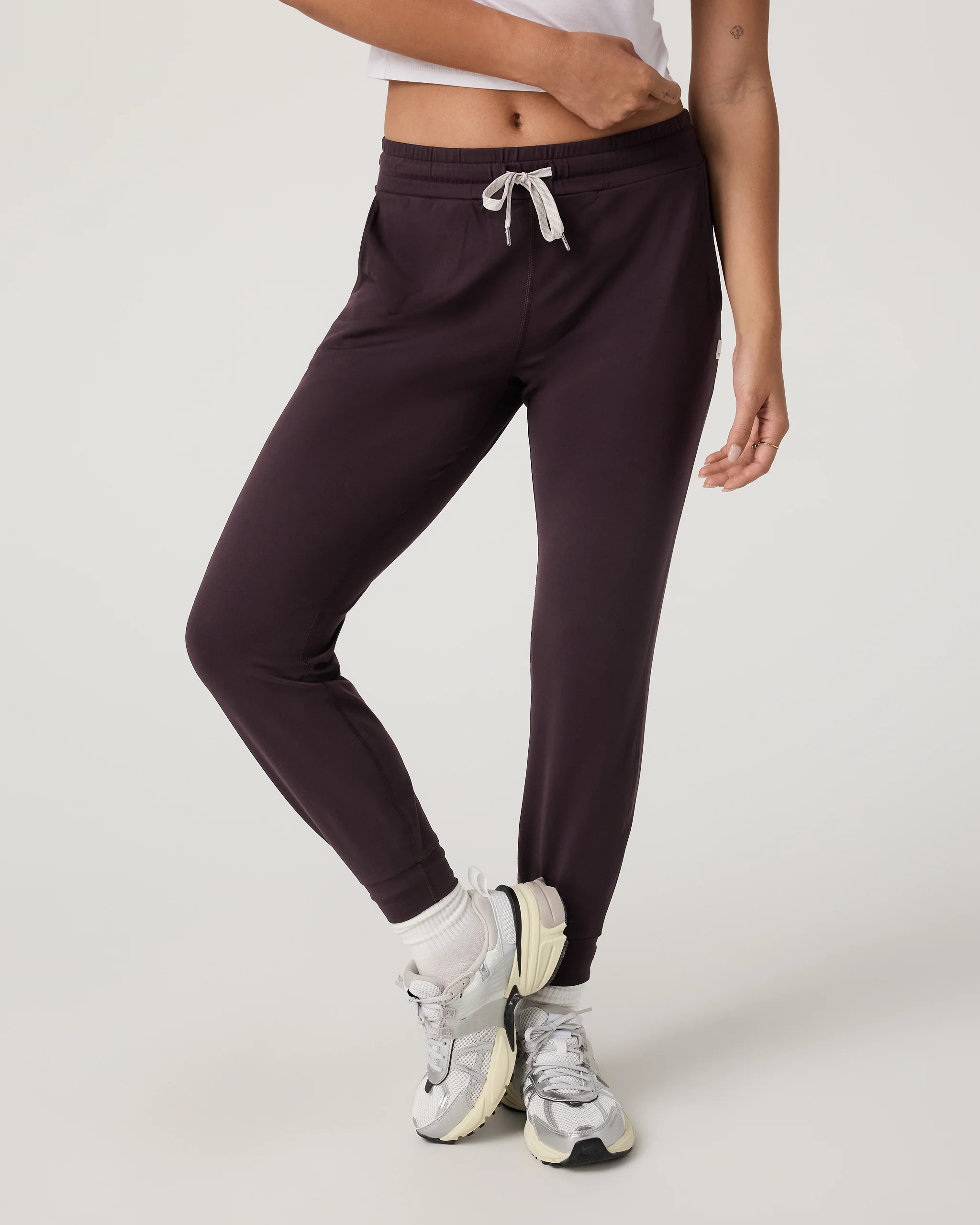 Performance Jogger | Women's Raisin Relaxed Fit Joggers | Vuori | Vuori Clothing (US & Canada)