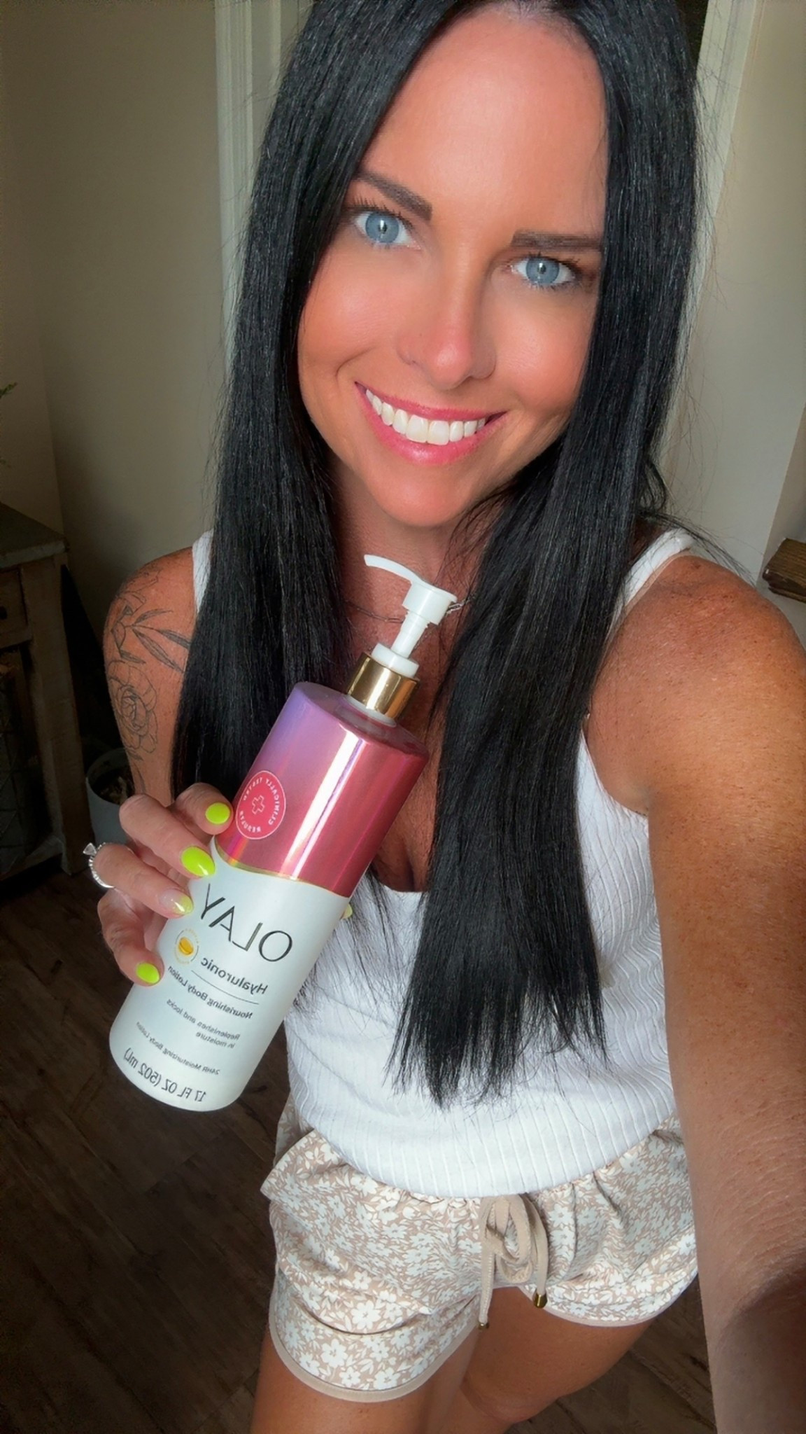 This is my go to LOTION! I put it on after the shower, and it makes my skin so soft! It is my go to LOTION! I am OBSESSED! It isn’t oily or greasy-SCORE! It keeps my skin hydrated throughout the entire day, and it smells so good! #olaylotion #dailybodylotion #hydratinglotion #bodylotionforwomen #softskin