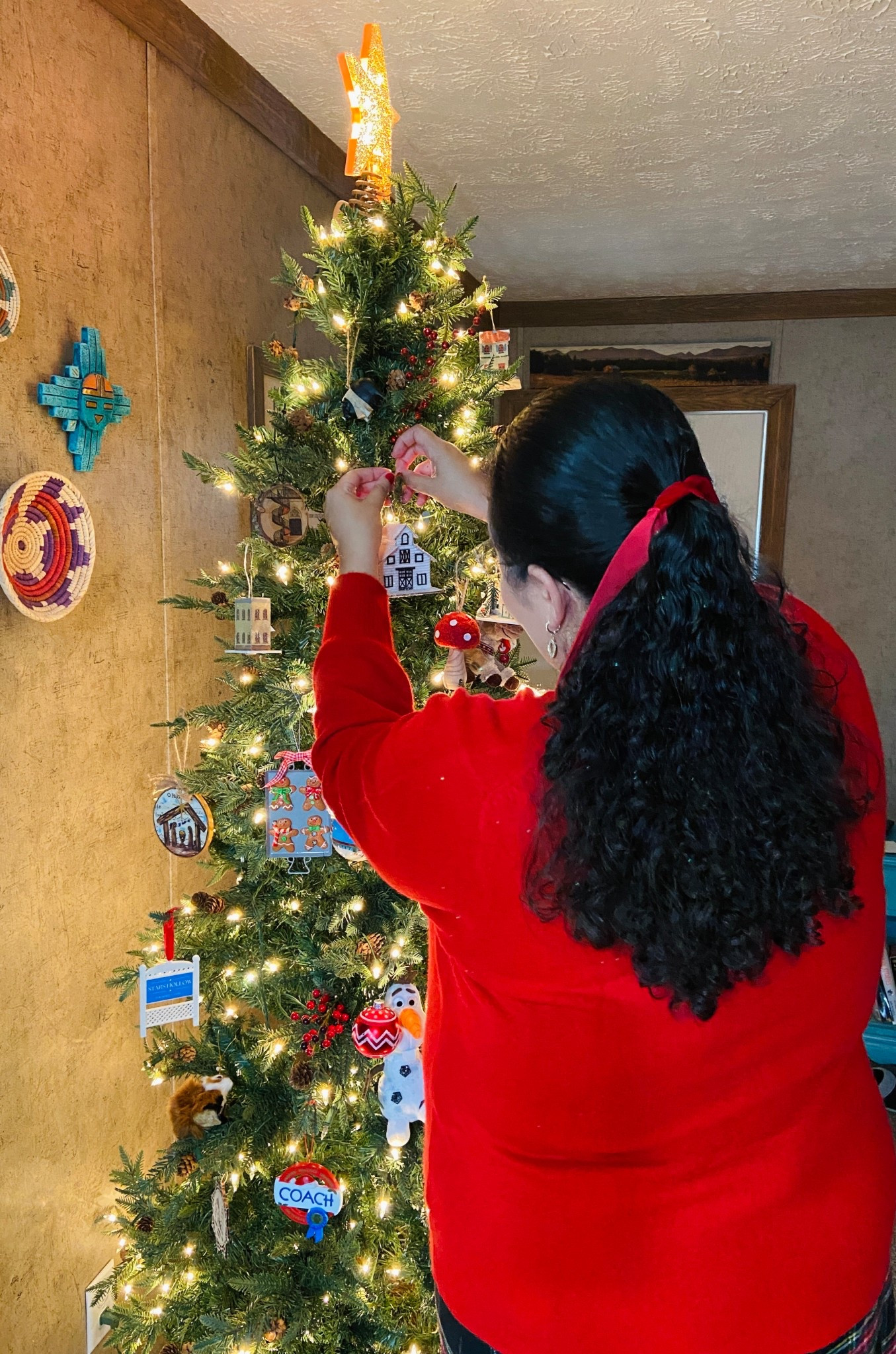 Fixing the tree 🎄 ⭐️ 

#LTKSeasonal #LTKGiftGuide #LTKHoliday