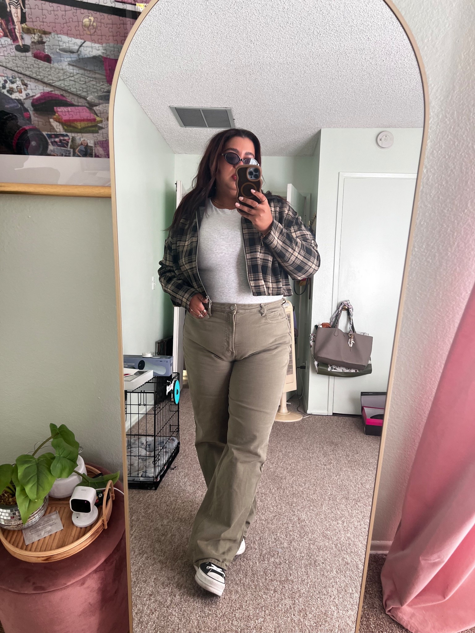 Day 20/31 today was a LONG day so I wanted to dress comfy! These jeans from @Old Navy are so good and comfortable and this little cropped jacket from @H&M matched perfectly! 

Do you like colored jeans? #outfitideas #workoutfit #affordablefashion #realoutfits #comfyootd 

#LTKMidsize #LTKWorkwear #LTKootd