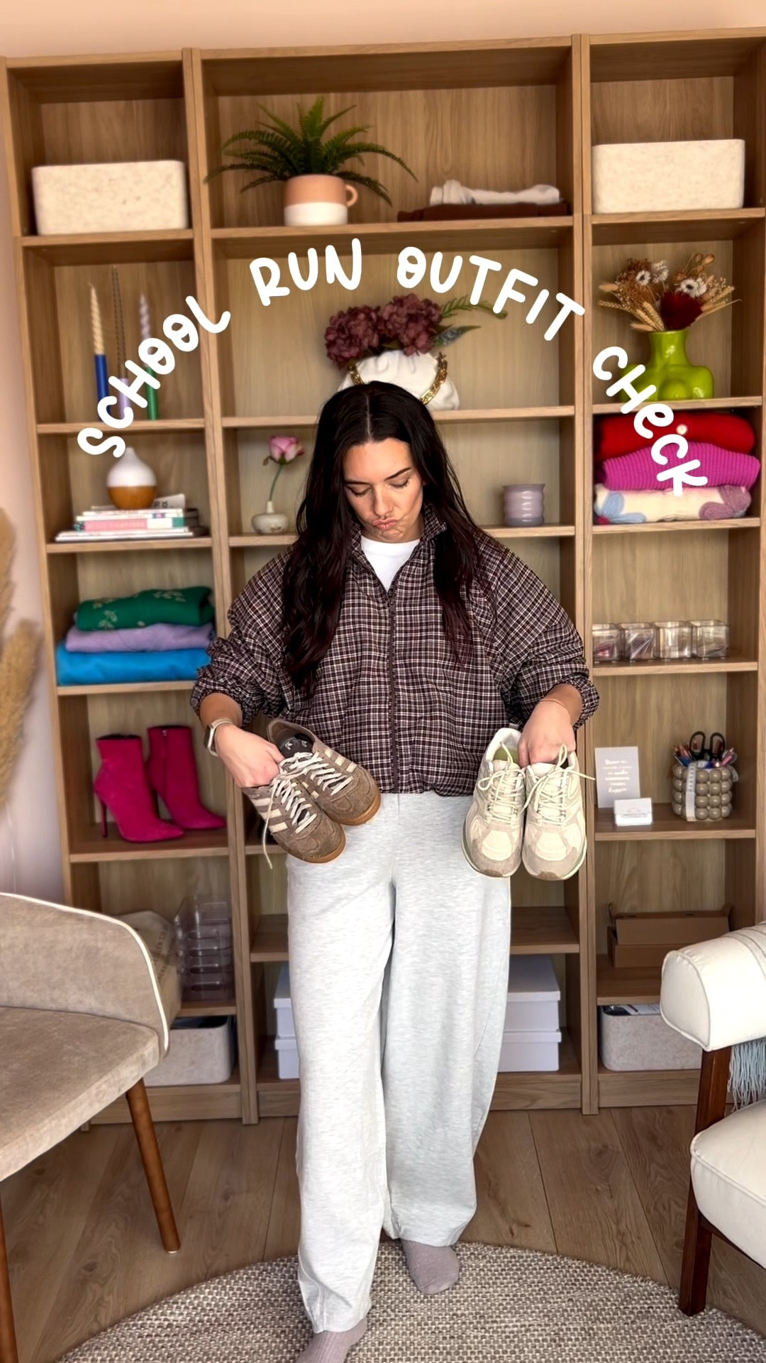 Mum life approved outfit ✅ super comfy with a lil style 😉🙌🏼🧡 a little obsessed with these @bershka barrel leg joggers. 

Comment SHOP to get the outfit links & details sent straight to your DMs 🔗 ✨ (affiliate links)



