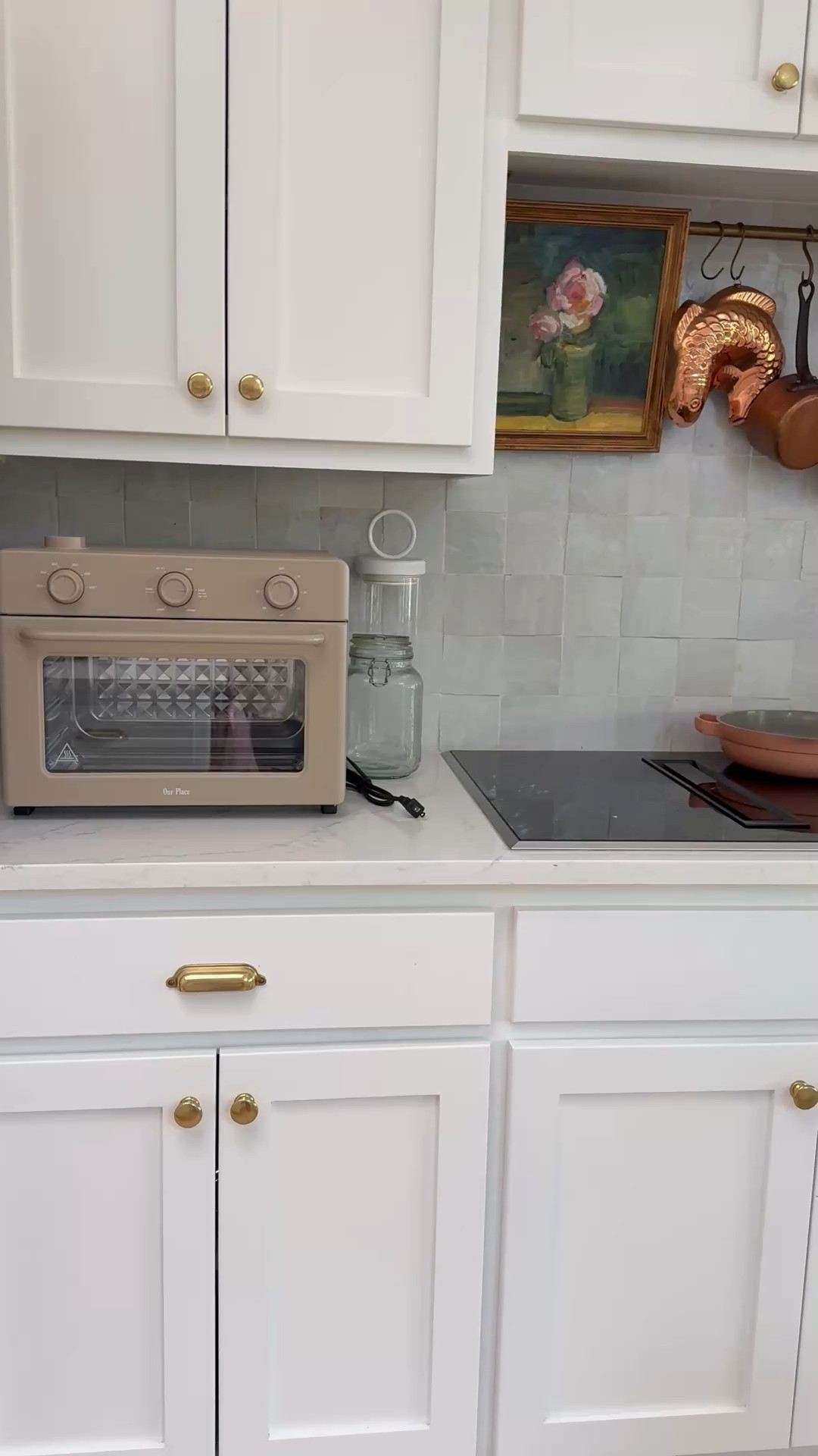 Toaster oven that warms up food also an air fryer. Large wonder oven  