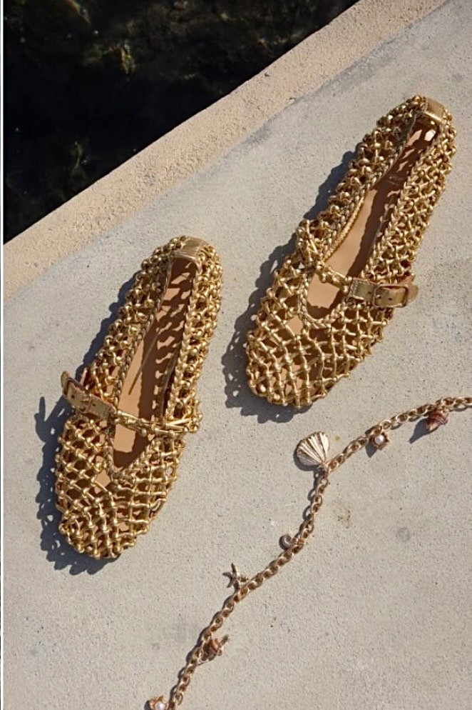 Clair Ballet Flats Gold Woven Leather

touch with a gold buckled strap. This airy, toe-baring style is bold enough to make a statement yet comfy and versatile enough for everyday wear

#LTKWorkwear #LTKspringtrends #LTKTravel