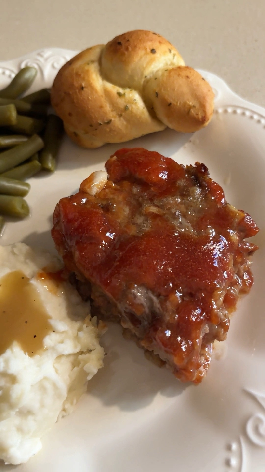 This meatloaf is just like Cracker Barrel! Follow along for more easy dinner recipes! #easydinner #kitchen #kitchenfinds

#LTKSeasonal #LTKSpringSale #LTKfoodie