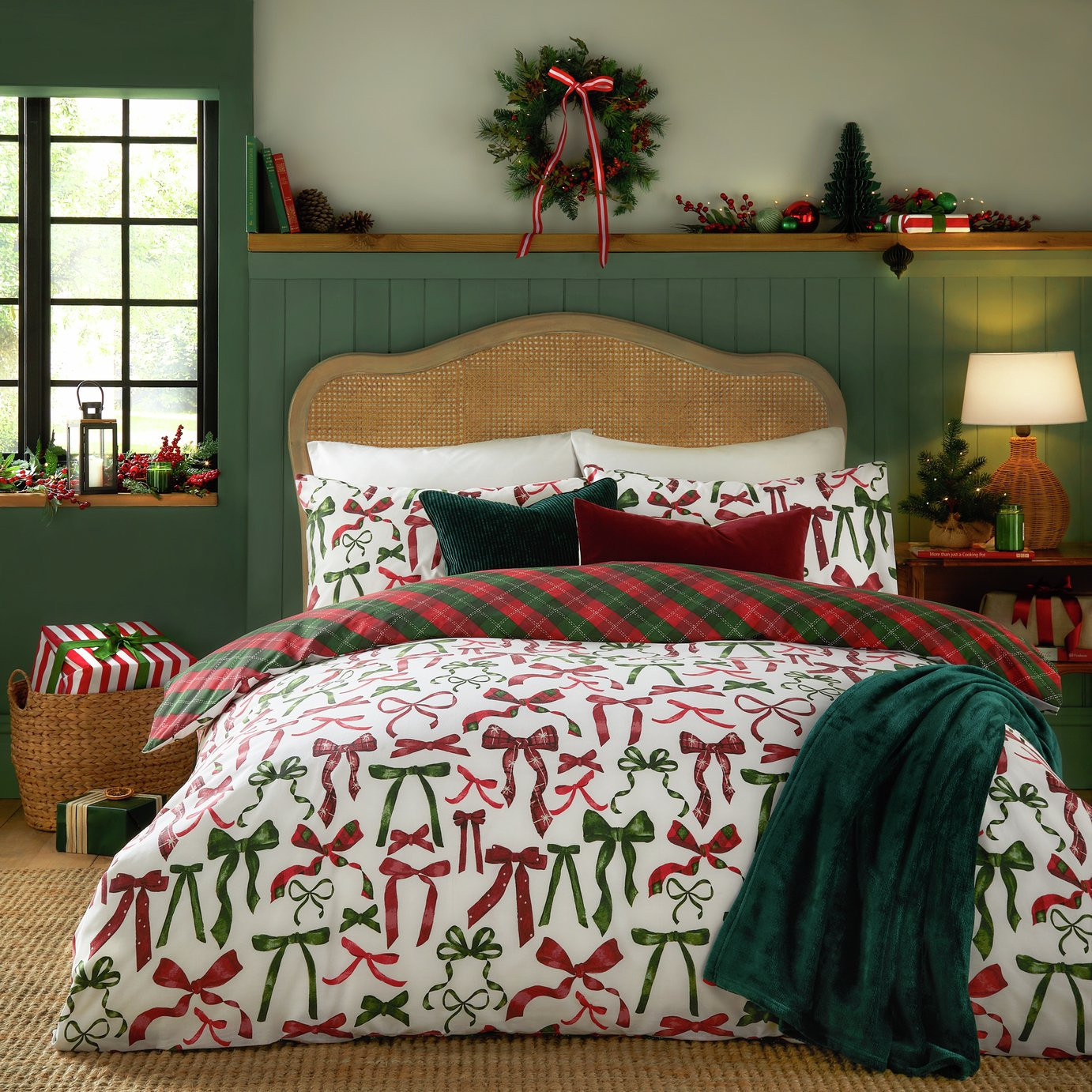 furn Nathalie Festive Bows Berry White Bedding Set - Single | argos.co.uk