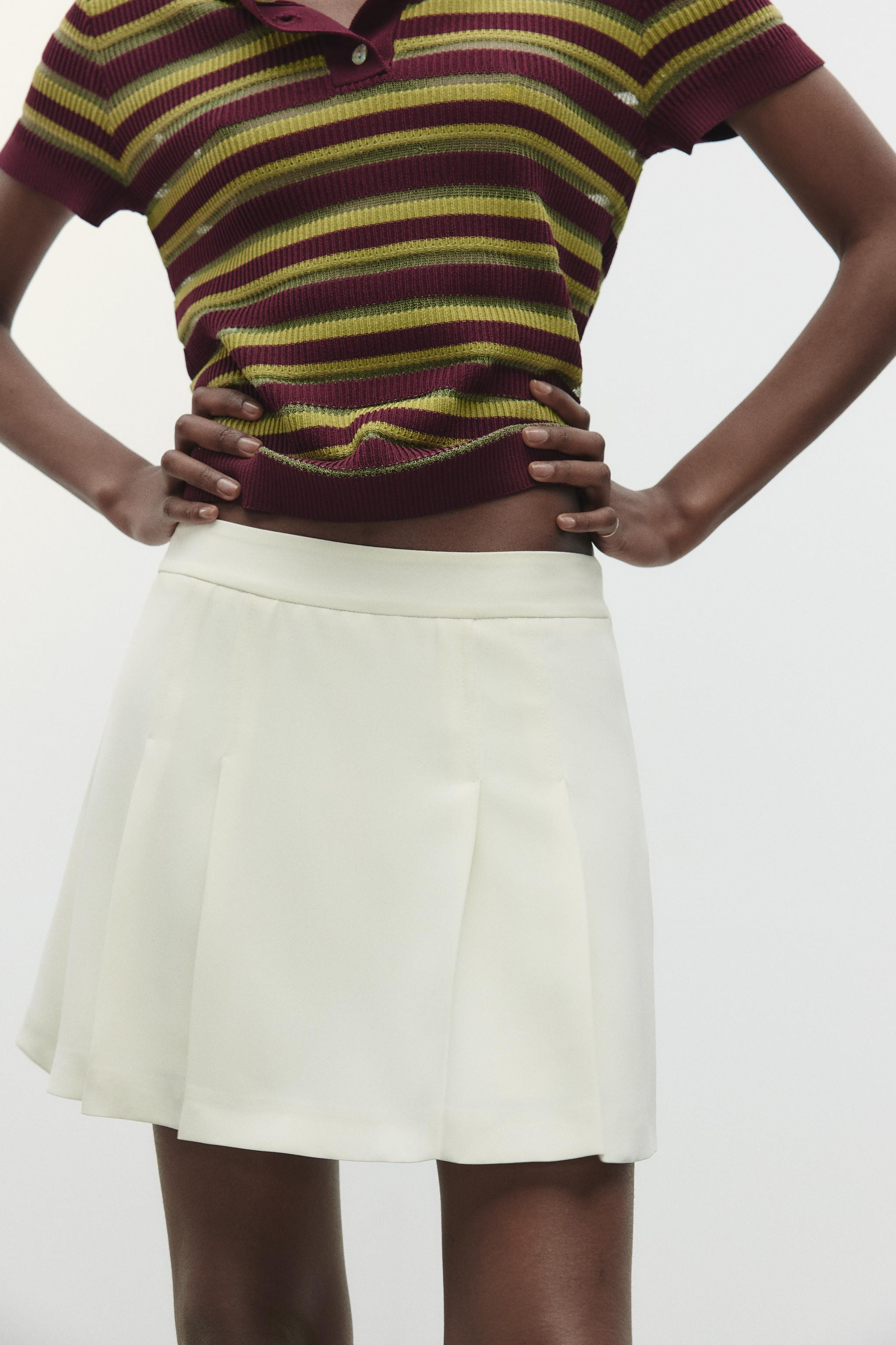 Shorts with a high waist. Box pleat detail. Hidden zip closure at side. | Zara US