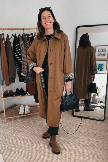 Styling a black tee 5 ways using my outfit formula to create everyday outfits you can recreate on the go

Trench - Sezane
Boots - on sale from Freda code RAINSHINE 20% off 

#LTKstyletip #LTKshoecrush #LTKsalealert