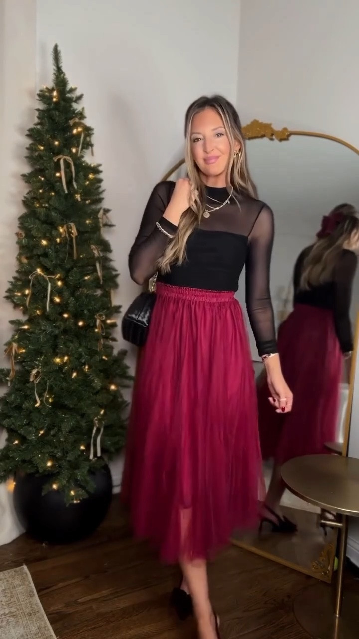 Holiday Outfit Inspo✨ comment HOLIDAY below and I will message you all the details! 

#holidayoutfit #christmasoutfits #holidayoutfitinspo